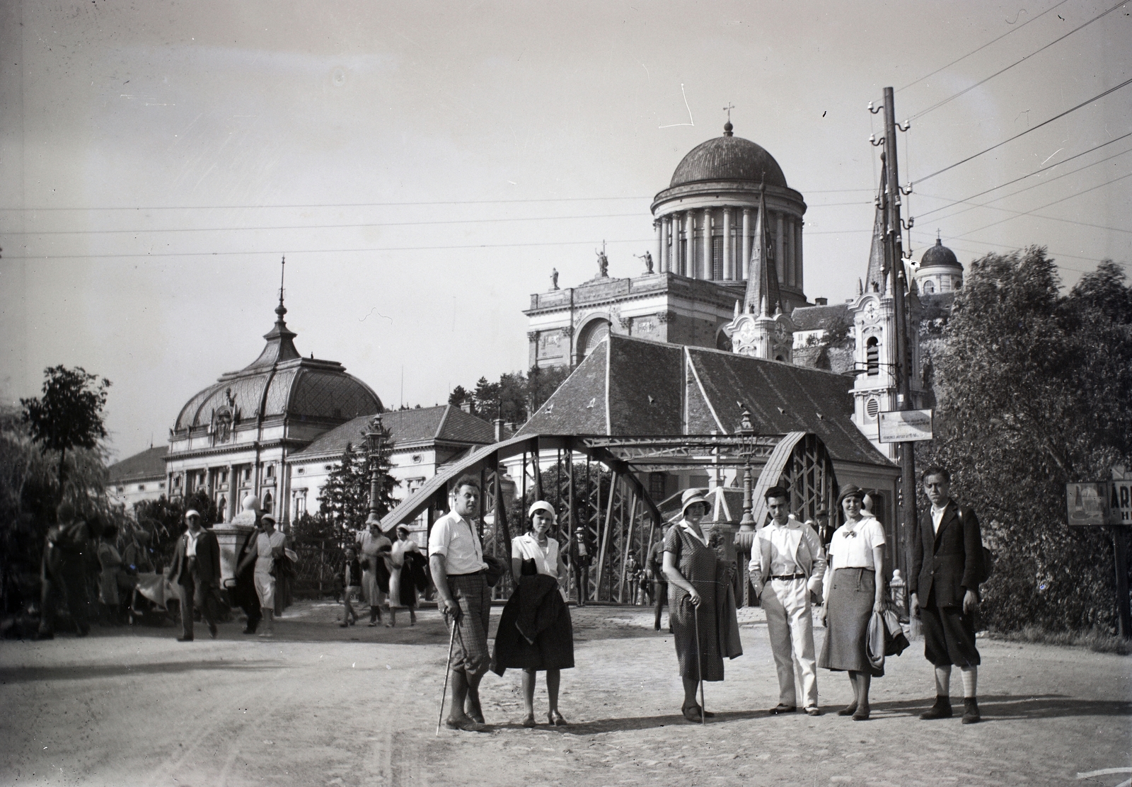 Hungary, Esztergom, szemben a Kolos híd (később a Kossuth híd épült a helyén), mögötte a Kéttornyú templom és balra a Prímási Palota, fenn a Bazilika., 1931, Hirschler Károly, tableau, bridge, basilica, Fortepan #187559