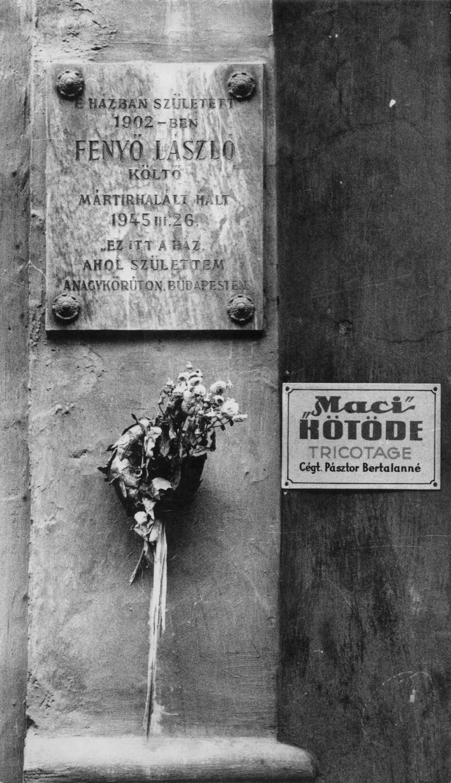 Hungary, Budapest VI., Teréz (Lenin) körút 37. Fenyő László költő emléktáblája., 1972, Urbán Tamás, memorial plaque, Budapest, Fortepan #18756