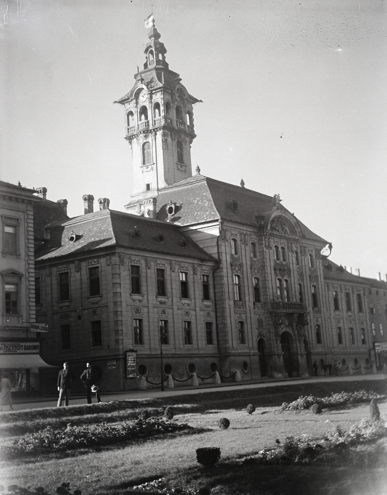 Hungary, Szeged, Széchenyi tér, Városháza., 1930, Hirschler Károly, lawn, public building, braid, church clock, Fortepan #187576