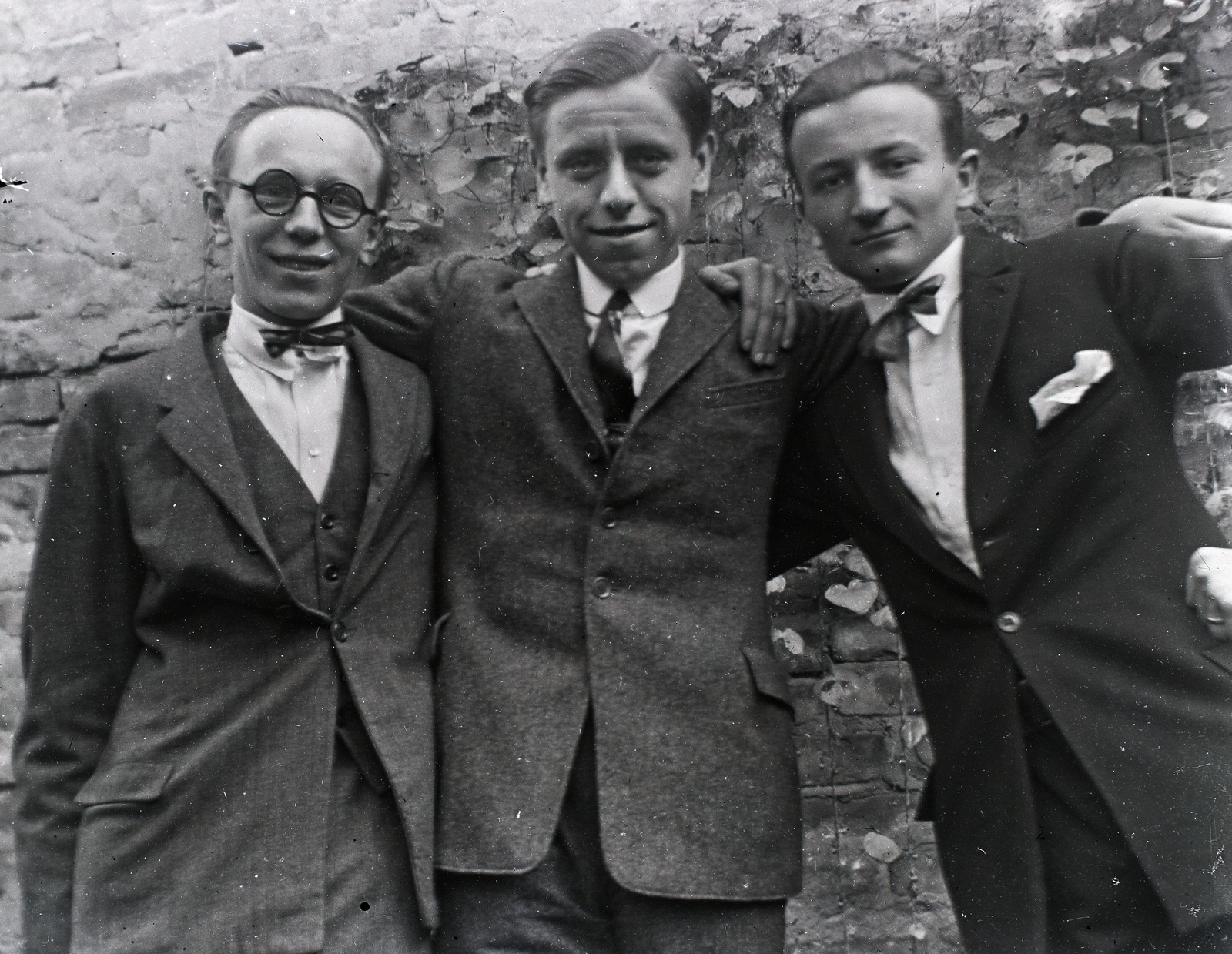 1929, Hirschler Károly, three people, arms around shoulders, boys, Fortepan #187596