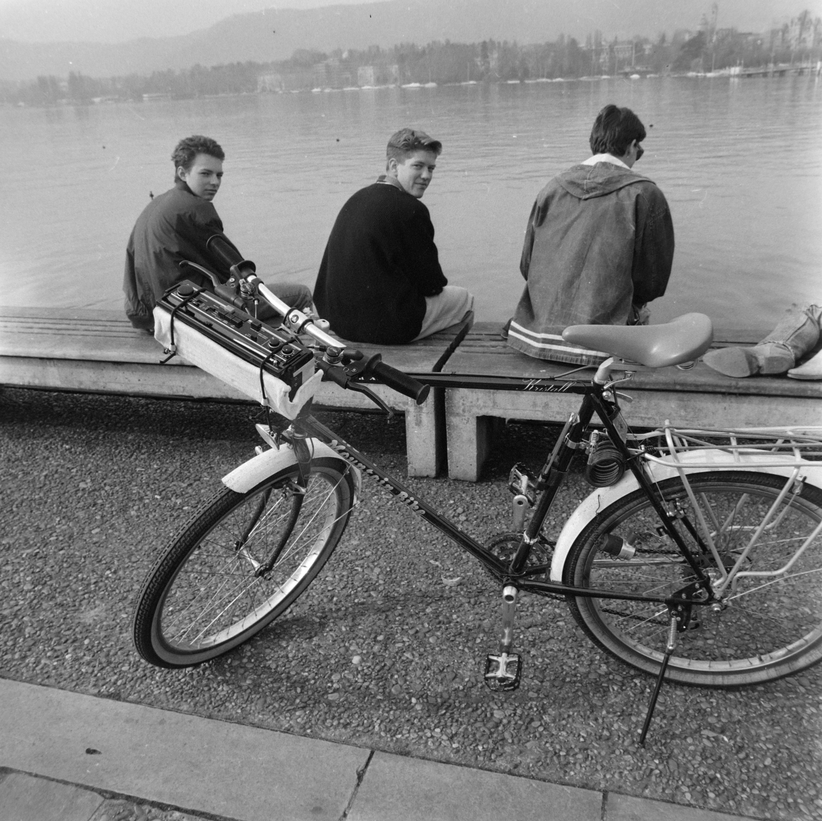 Switzerland, Geneva, a felvétel a Genfi-tó partján készült., 1986, Szalay Béla, bicycle, Fortepan #187606