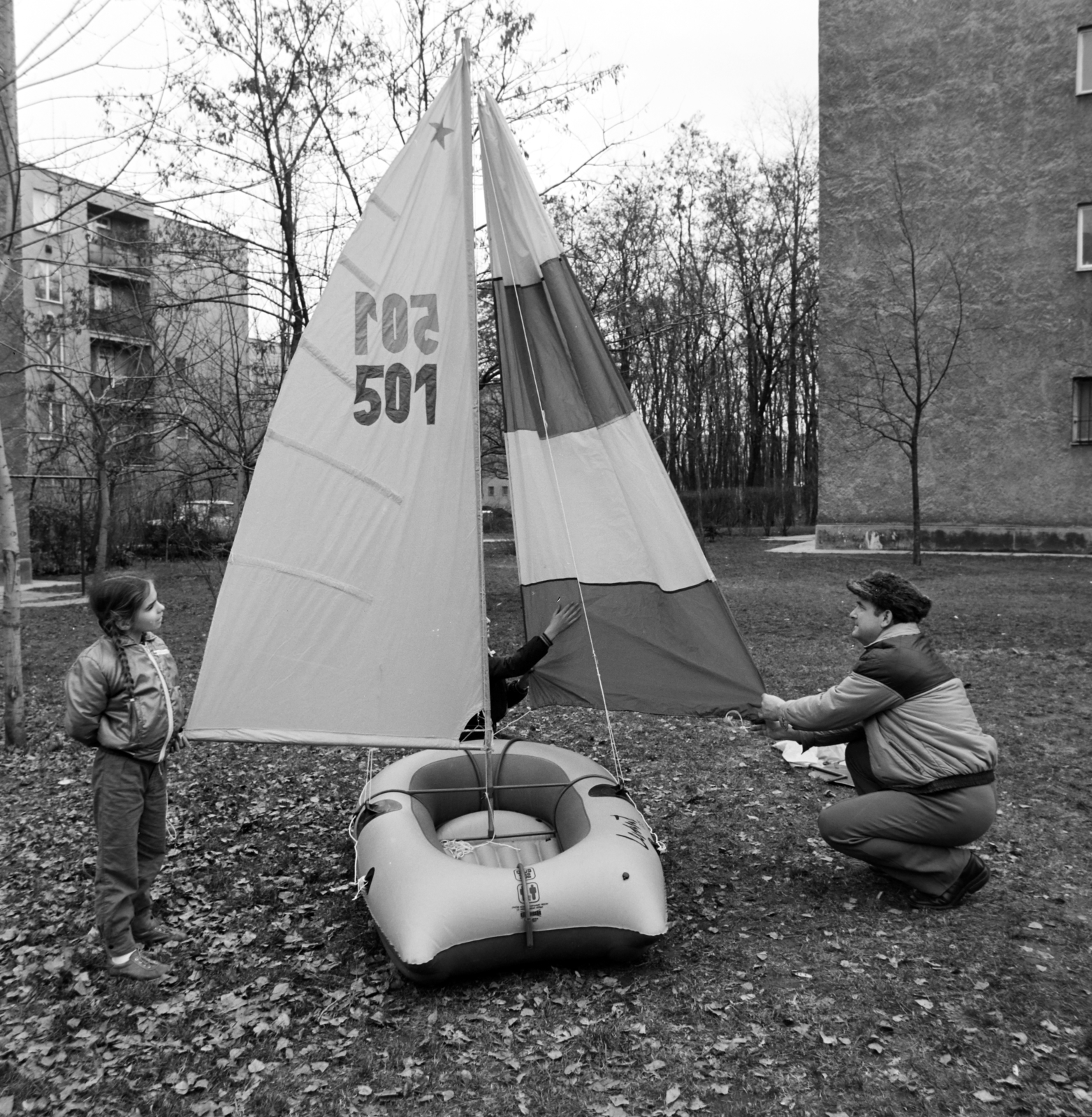 Hungary, Budapest X., Alkér utca, balra a háttérben a Harmat utca 77., jobbra a Harmat utca 75/b számú ház., 1982, Szalay Béla, Budapest, Fortepan #187641