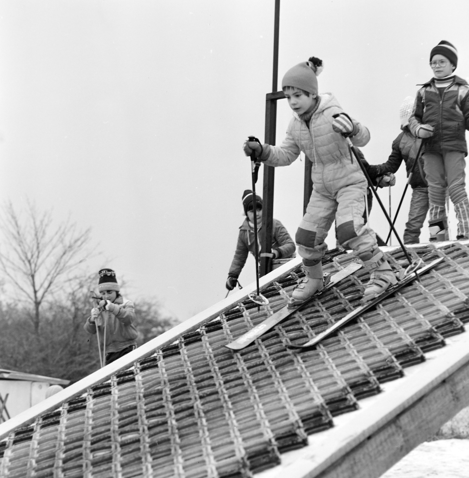 Hungary, Budapest XII., Normafa, az OSC műanyag sípályája, síiskola., 1982, Szalay Béla, Budapest, Fortepan #187671