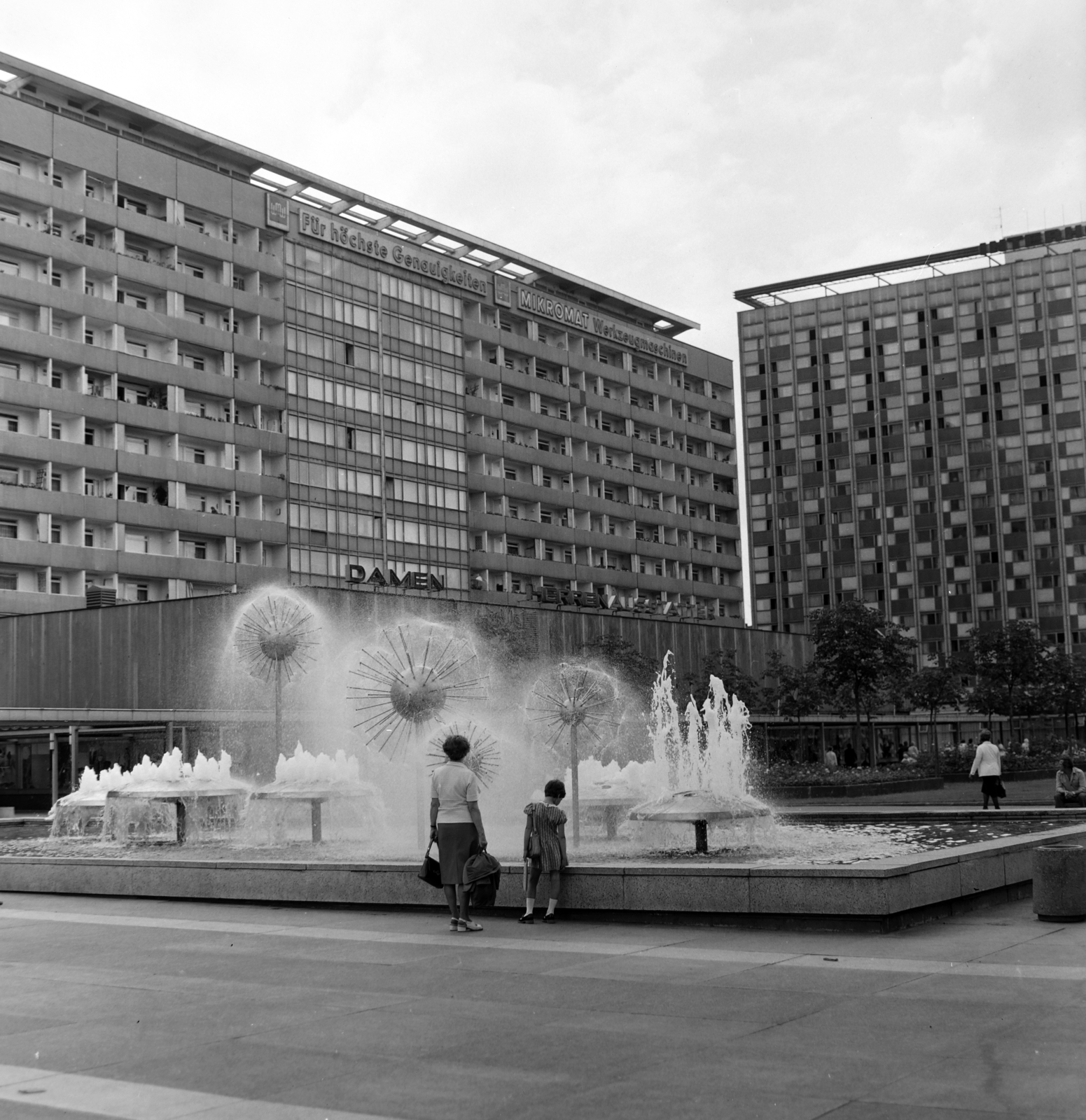 Germany, Dresden, Prager Strasse., 1977, Szalay Béla, GDR, Fortepan #187704