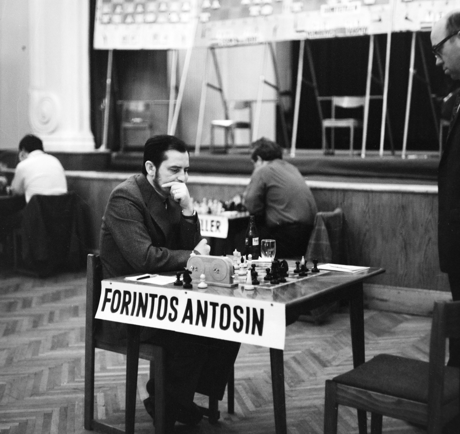 Magyarország, Budapest V., a Városháza (ekkor Fővárosi Tanács, ma Budapest Főváros Önkormányzata Főpolgármesteri Hivatal) díszterme. A Centenáriumi sakkverseny mérkőzései 1973. március 2-án., 1973, Szalay Béla, Budapest, Fortepan #187708