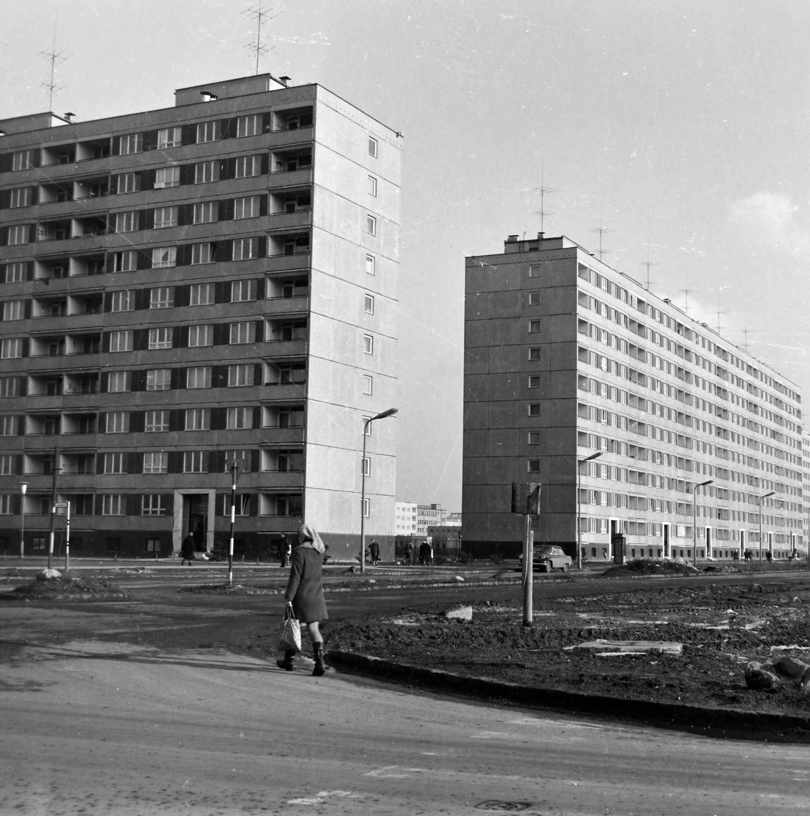 Magyarország, Budapest XI., Tétényi út, jobbra az Etele (Szakasits Árpád) út házsora a Fehérvári út irányába nézve., 1976, Szalay Béla, Budapest, Kelenföldi lakótelep, Fortepan #187709
