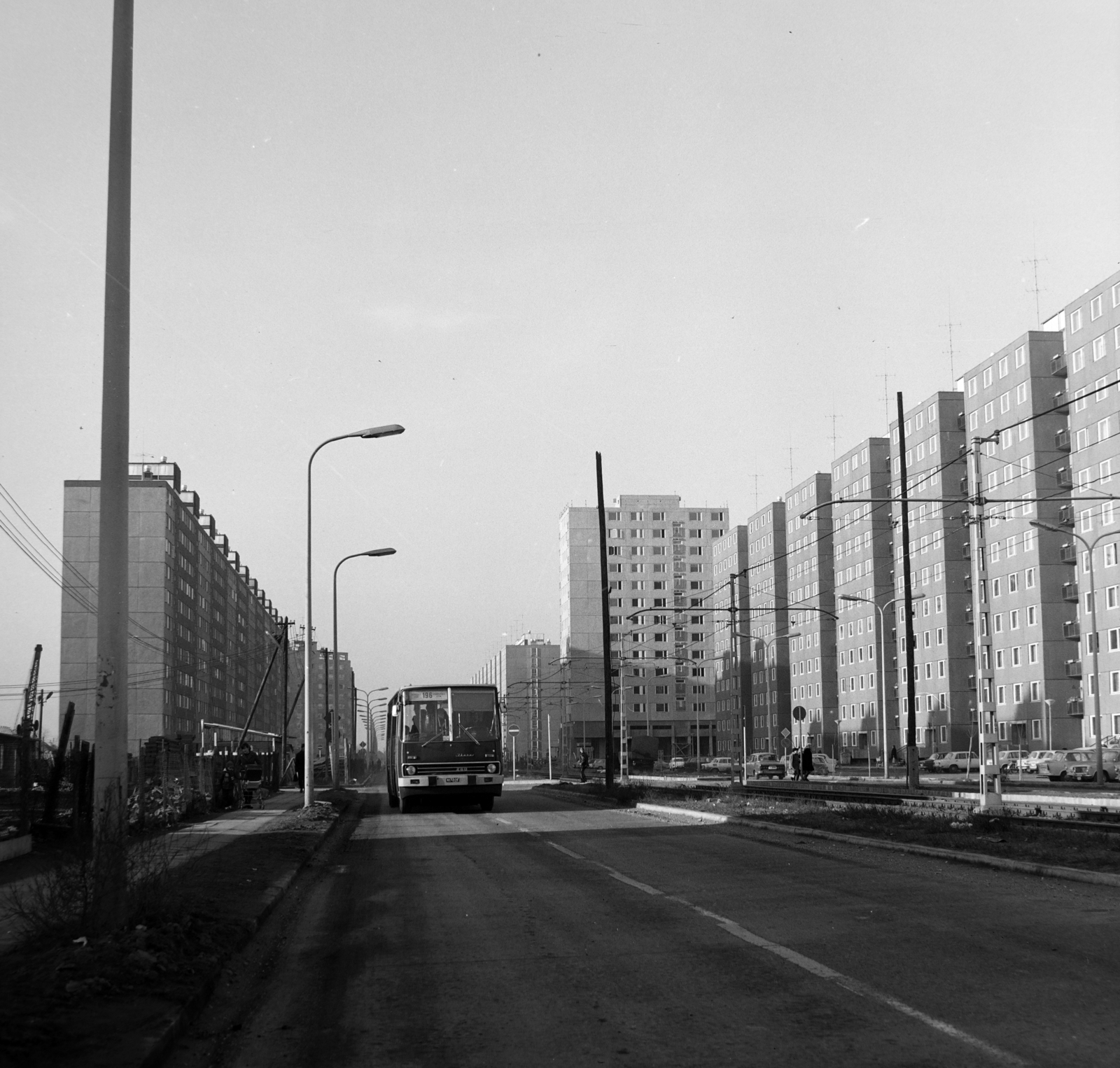 Hungary, Újpalota, Budapest XV., Páskomliget utca a Nyírpalota (Hevesi Gyula) út felől nézve., 1975, Szalay Béla, Budapest, Fortepan #187718