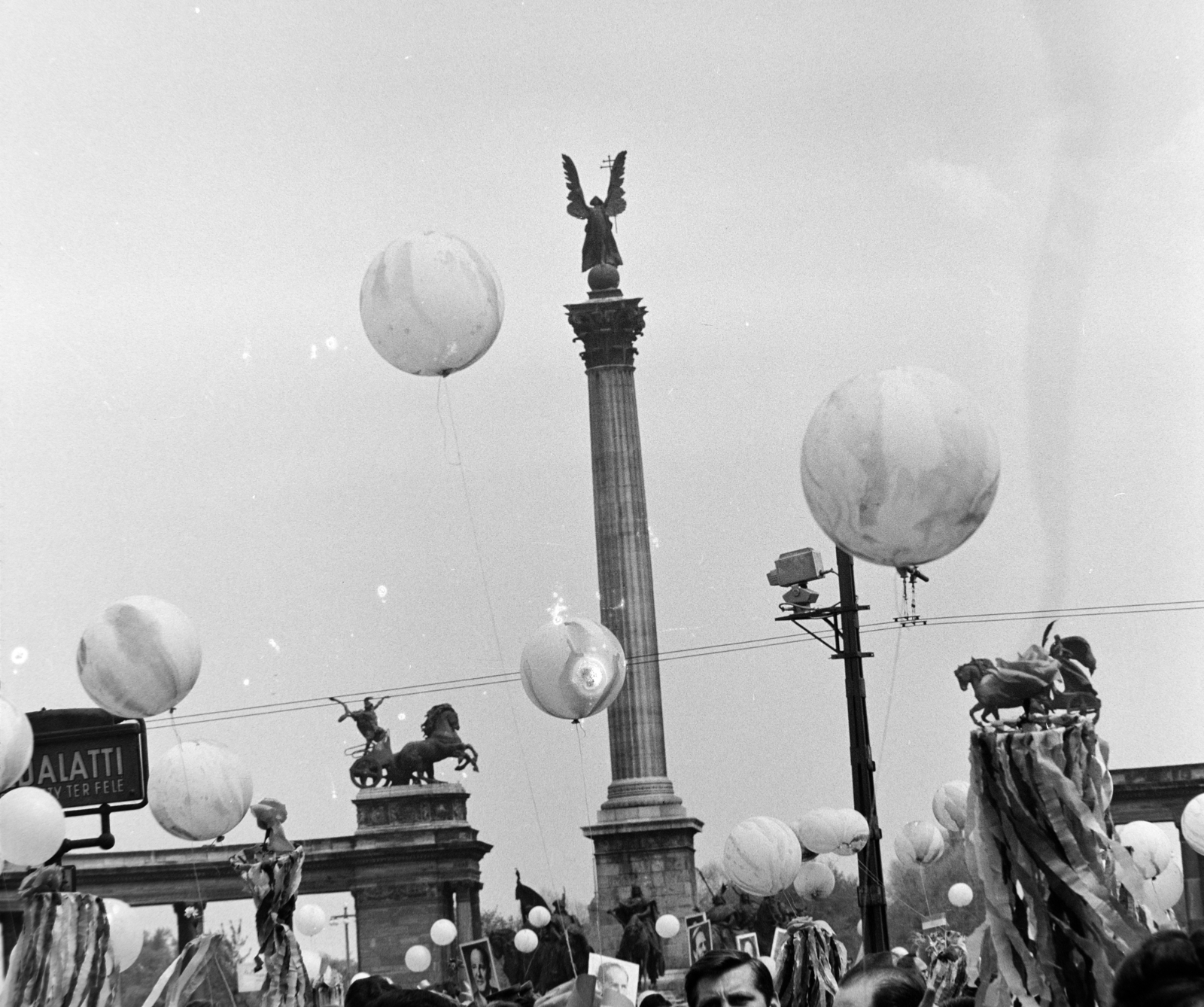 Magyarország, Budapest XIV., Hősök tere, május 1-i felvonulás., 1969, Szalay Béla, Budapest, Fortepan #187771