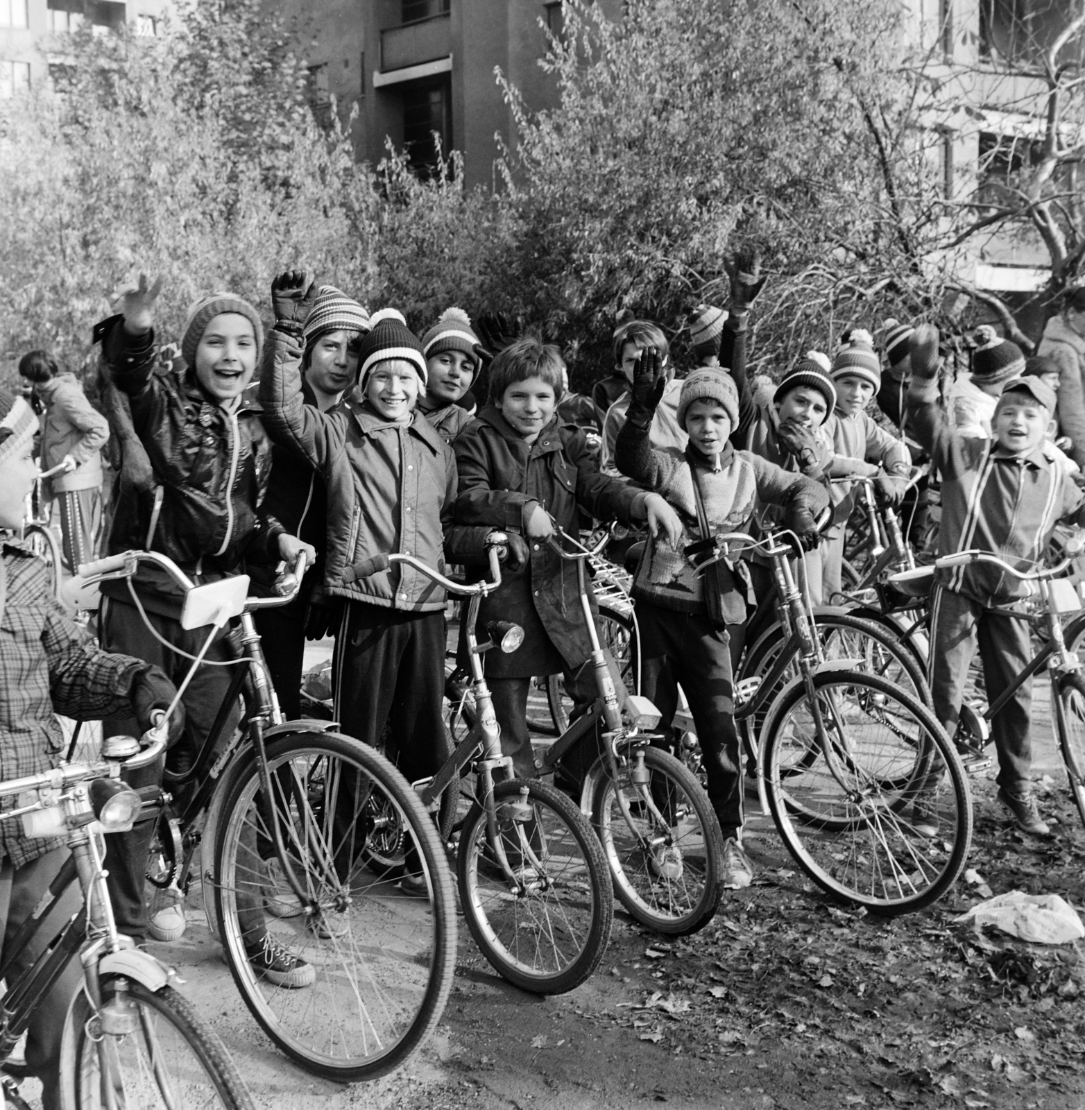 Hungary, Budapest XI., Bogdánfy Ödön utca, jobbra a háttérben az 5/a számú ház., 1980, Szalay Béla, Budapest, Fortepan #187800