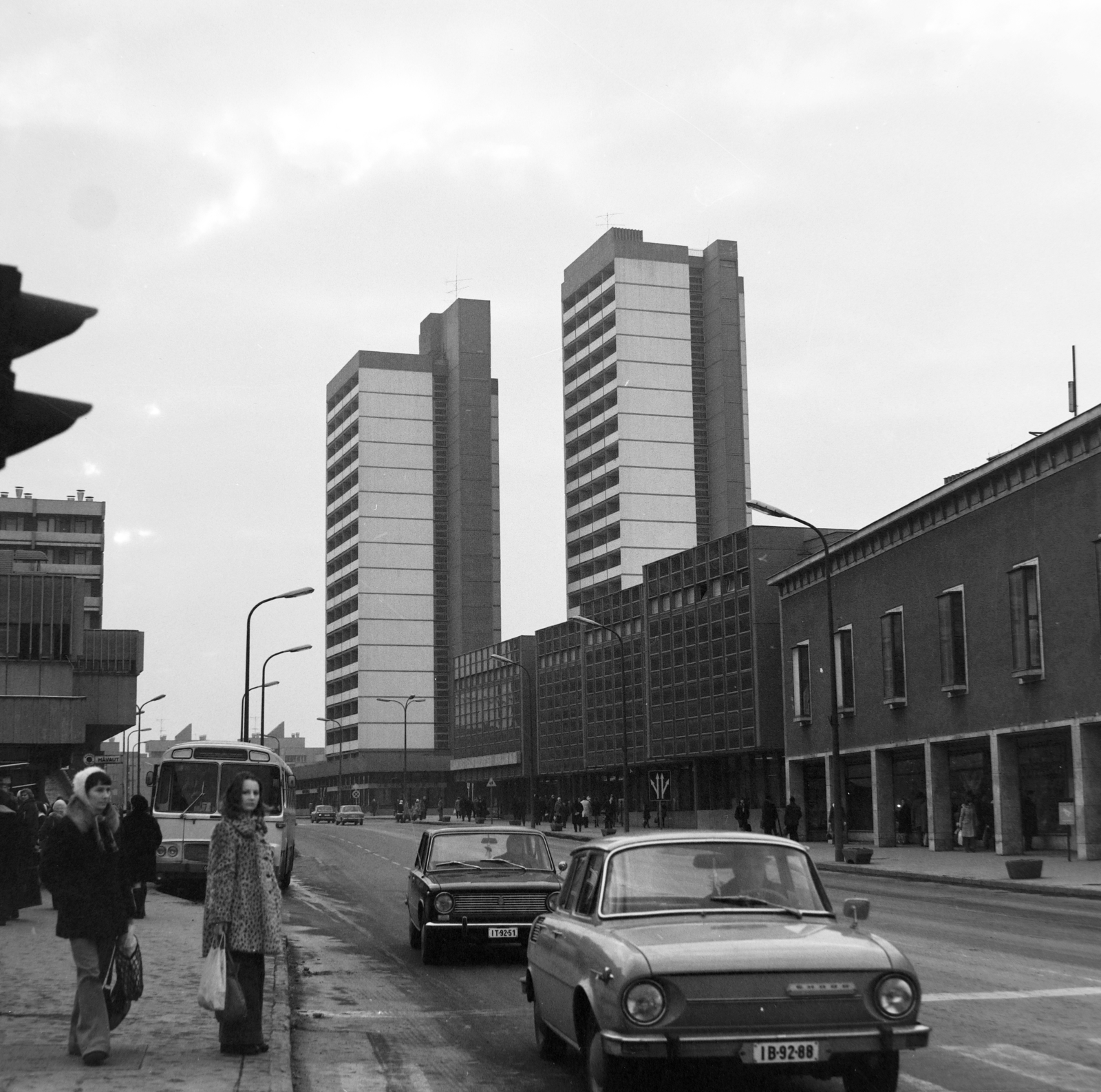 Hungary, Salgótarján, Rákóczi út, szemben a garzonházak., 1979, Szalay Béla, Fortepan #187803