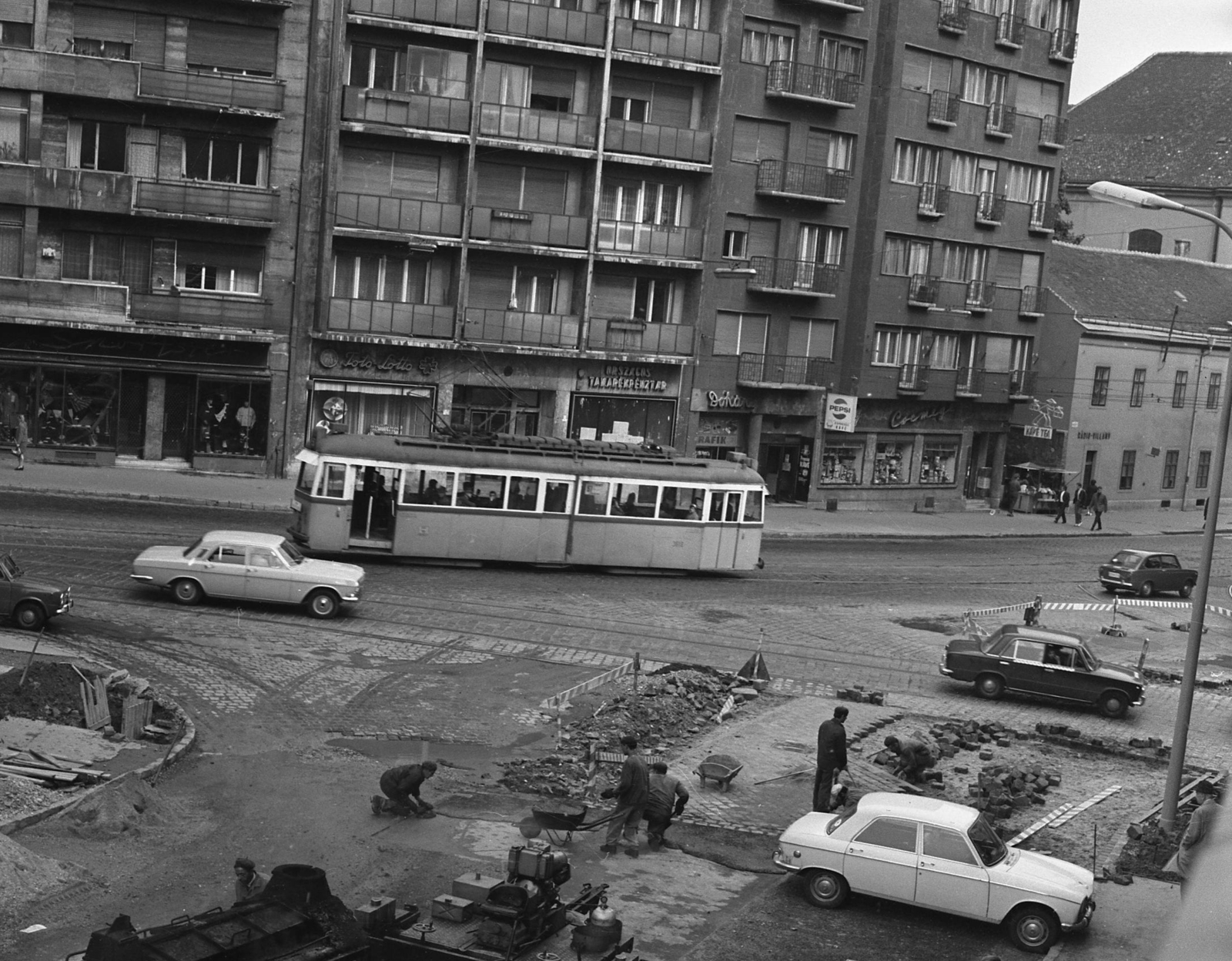 Hungary, Budapest II., Margit körút (Mártírok útja) - Horvát utca - Bem József utca sarok., 1972, Urbán Tamás, Fiat-brand, Lada-brand, Peugeot-brand, Budapest, Fortepan #18787