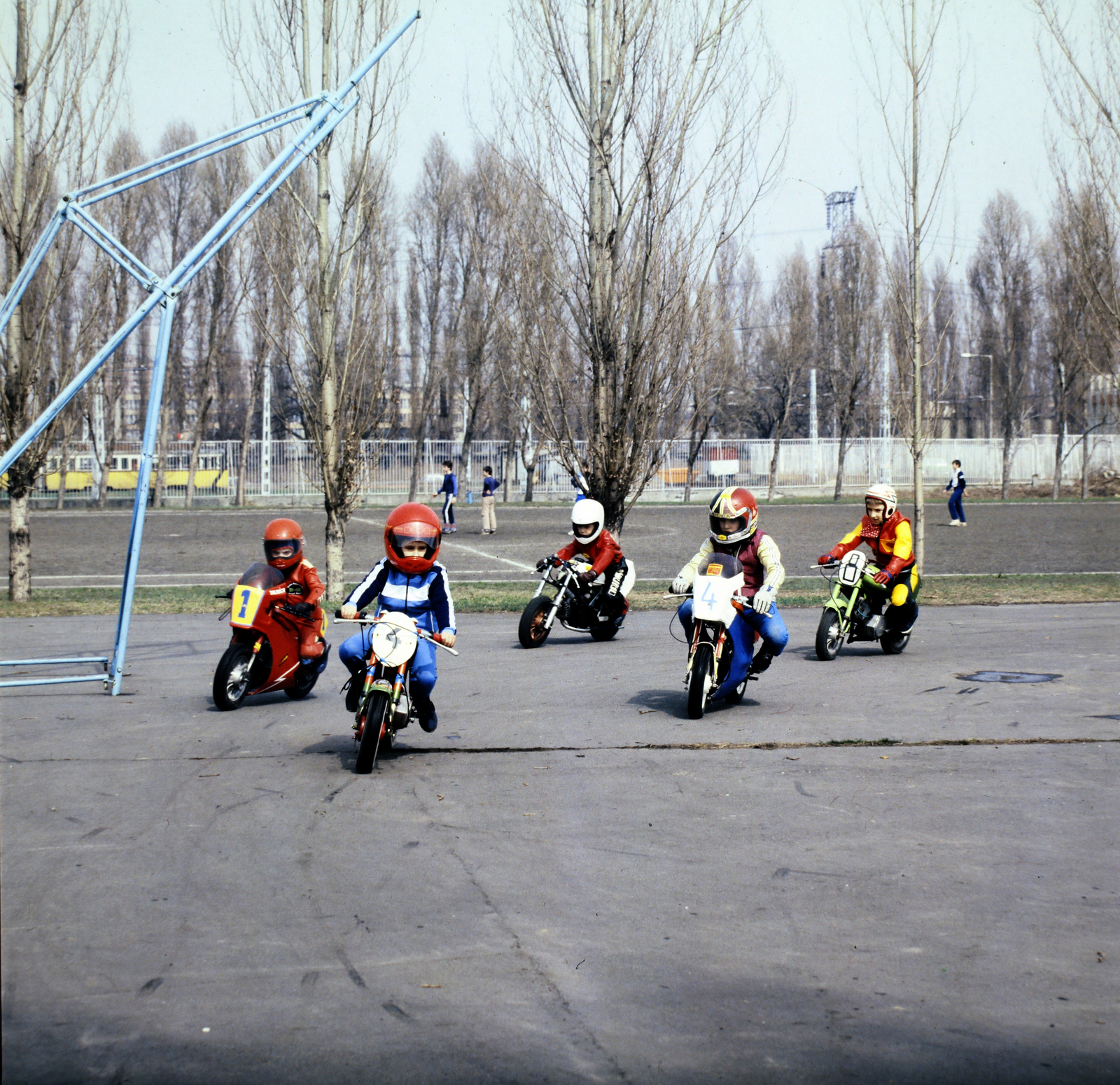 Hungary, Budapest XIV., Csömöri út 19., Zuglói Ifjúsági Sporttelep, háttérben a 44-es villamos-végállomása., 1986, Szalay Béla, Budapest, Fortepan #187913