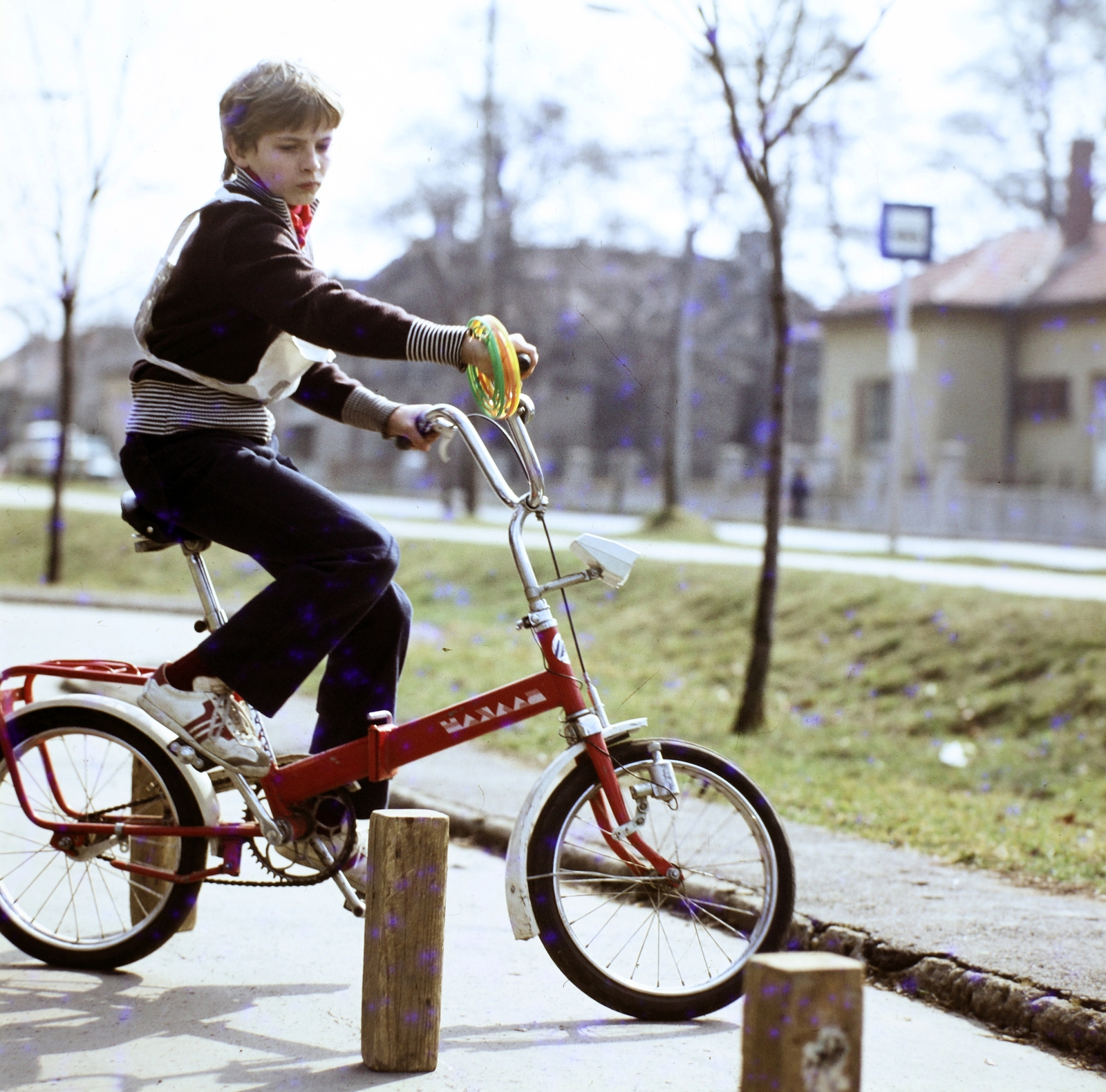 Hungary, Szombathely, Brenner (Puskin) park, Úttörő Ifjúsági Közlekedési Park (később Kresz-park) a víztorony előtt., 1983, Szalay Béla, colorful, bicycle, Fortepan #187916