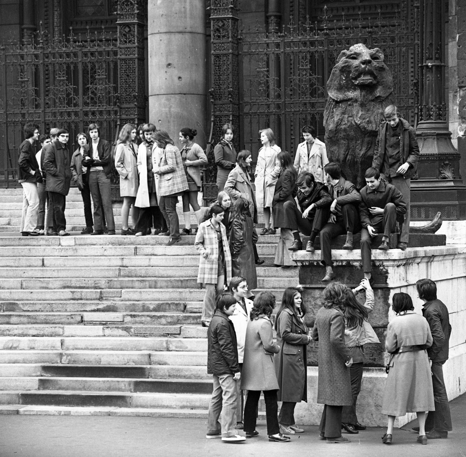 Hungary, Budapest V., Kossuth Lajos tér, Parlament., 1973, Urbán Tamás, lion, Budapest, Fortepan #18802