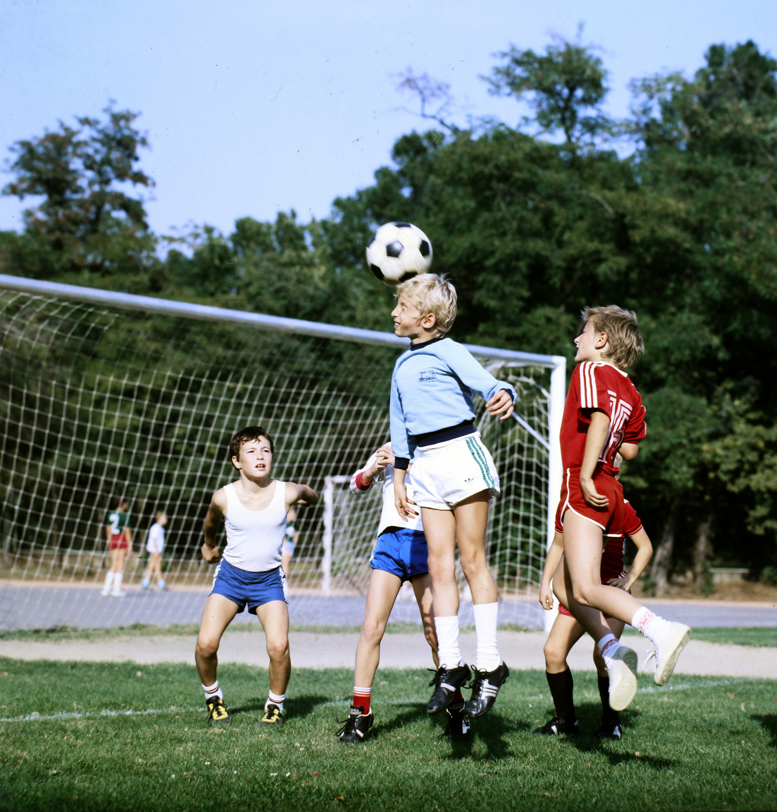 Hungary, Margit Islands, Budapest, Úttörő stadion (később Margitszigeti Atlétikai Centrum)., 1986, Szalay Béla, soccer field, floating mid-air, colorful, Fortepan #188101