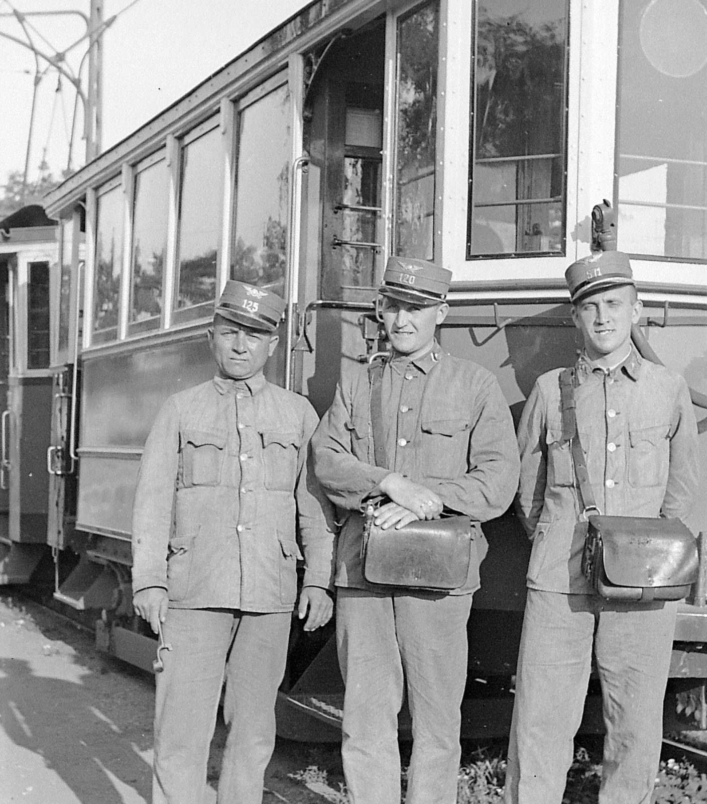 Hungary, Budapest, 1937, Homoródy Károly, tram, conductor, tram driver, three people, extinct crafts, Fortepan #1882