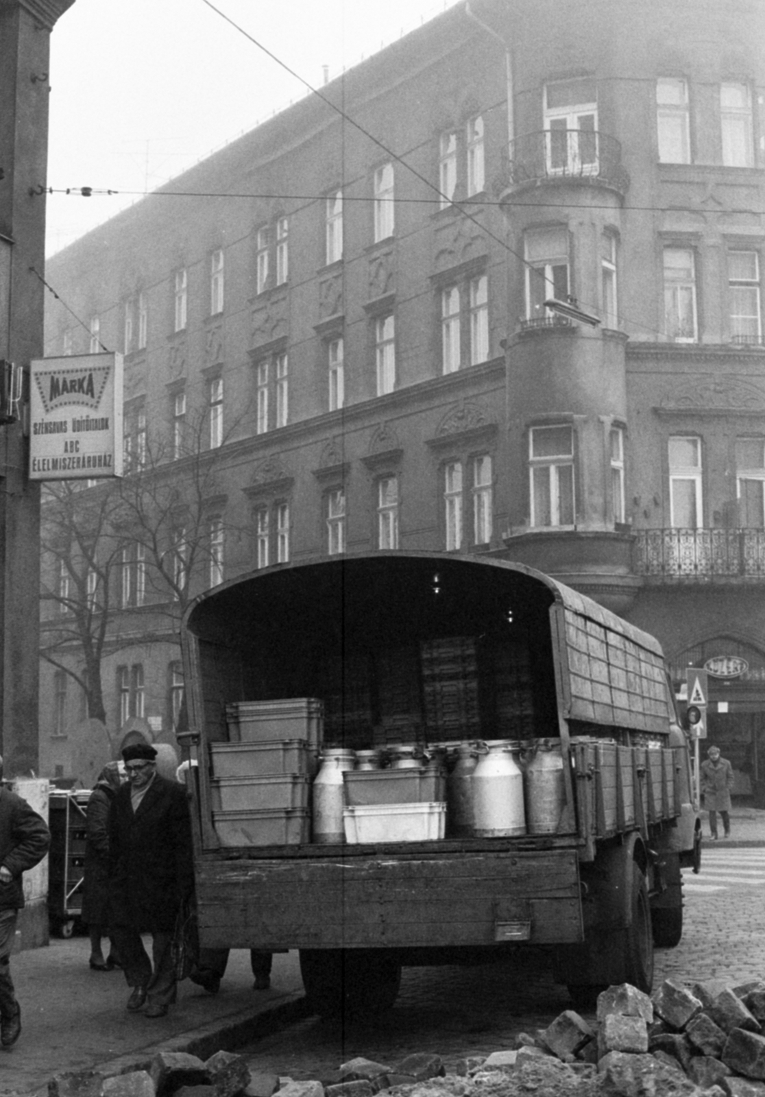 Hungary, Budapest VIII., Teleki László tér, szemben a Bauer Sándor (Erdélyi) utca és a Népszínház utca találkozása., 1980, Szalay Béla, Budapest, Fortepan #188217