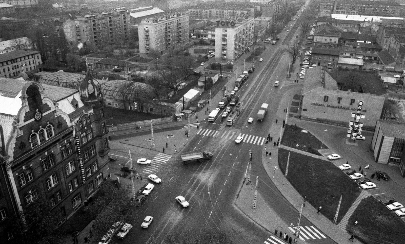 Magyarország, Budapest XIII., rálátás a Vízművek székházából a Váci út - Dráva utca - Dózsa György út kereszteződésére., 1976, Urbán Tamás, Budapest, Fortepan #18824