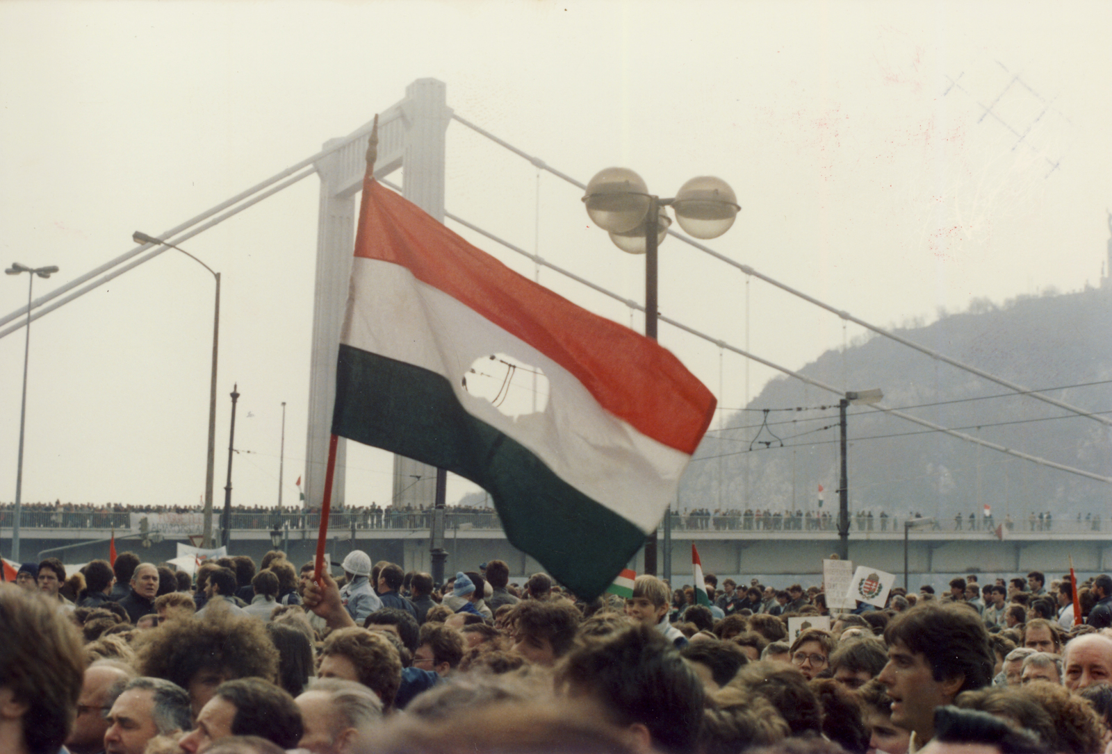 1988, Jakab Lajos, regime change, flag with a hole, Fortepan #188243