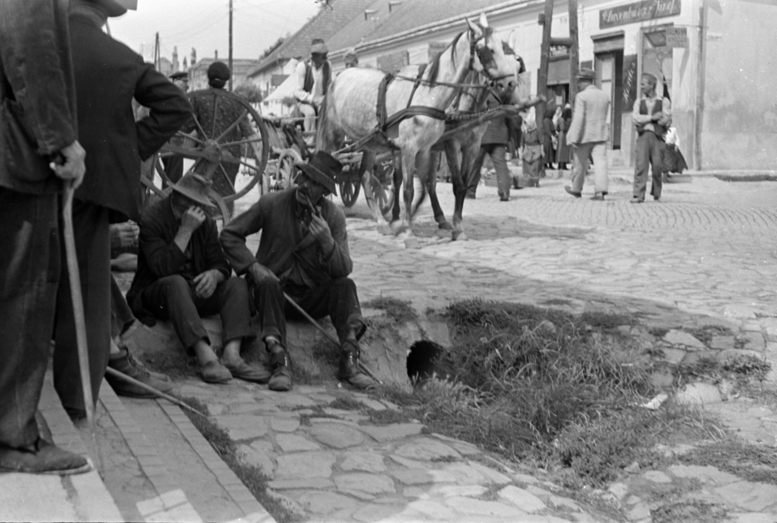 1937, Kenedi János, vizesárok, földön ülés, Fortepan #188274