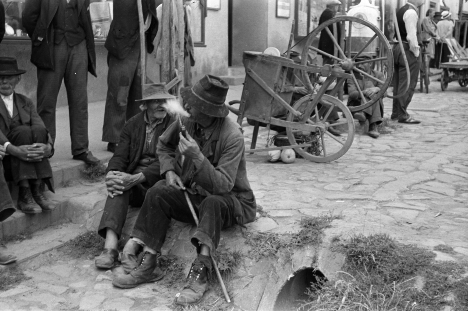 1937, Kenedi János, poverty, shoe, pipe, Fortepan #188275