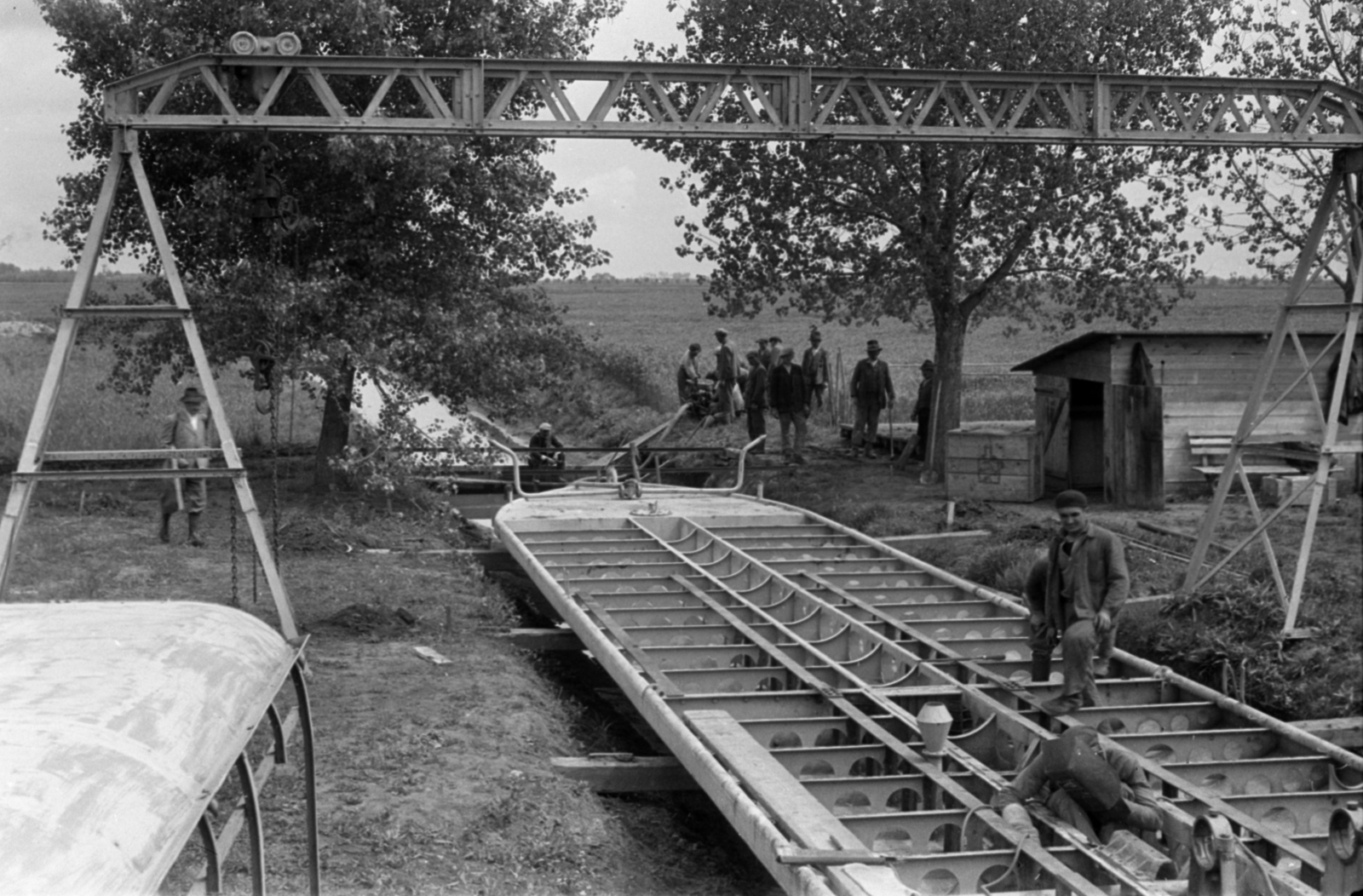 Hungary, Derekegyház, Weiss Manfréd báró örököseinek uradalma, öntözőhajó építése., 1936, Kenedi János, Fortepan #188295