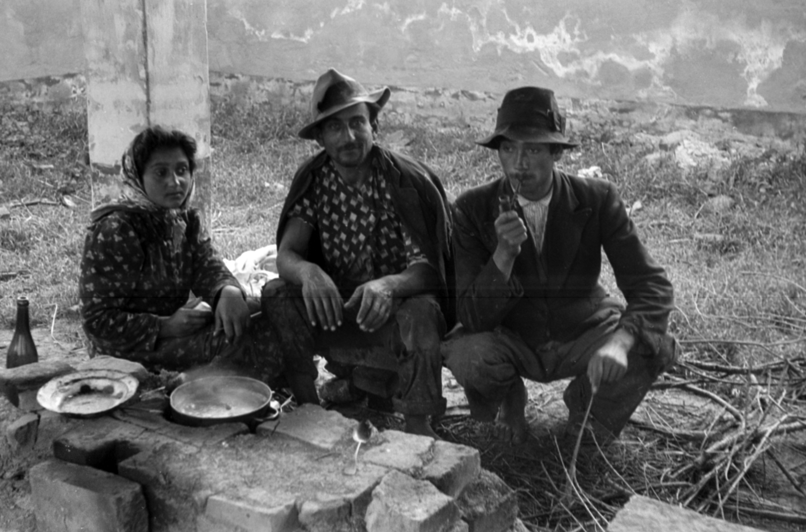 1937, Kenedi János, three people, pipe, gypsy, Fortepan #188304