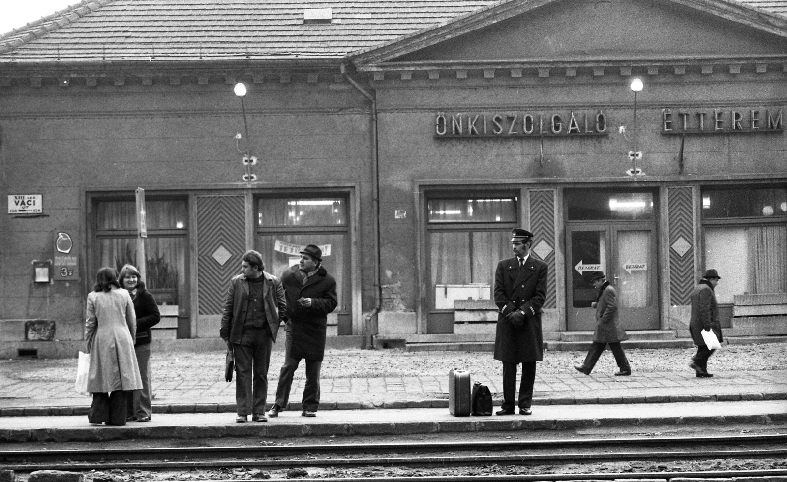 Hungary, Budapest XIII., Dagály utcai villamosmegálló, háttérben a Váci út 140., 1976, Urbán Tamás, Budapest, Fortepan #18832