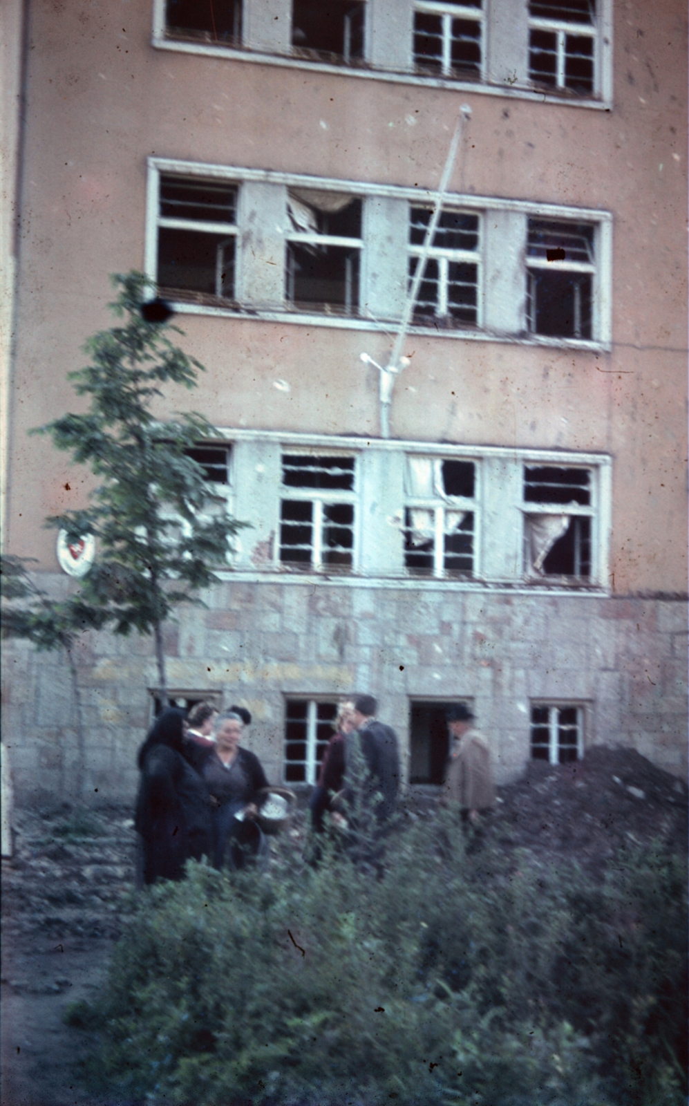 Magyarország, Budapest XXII., Szent István tér 1., Budafoki állami elemi iskola (később Nádasdy Kálmán Alapfokú Művészeti és Általános Iskola)., 1944, Ladányi Károly, színes, Budapest, Fortepan #188391