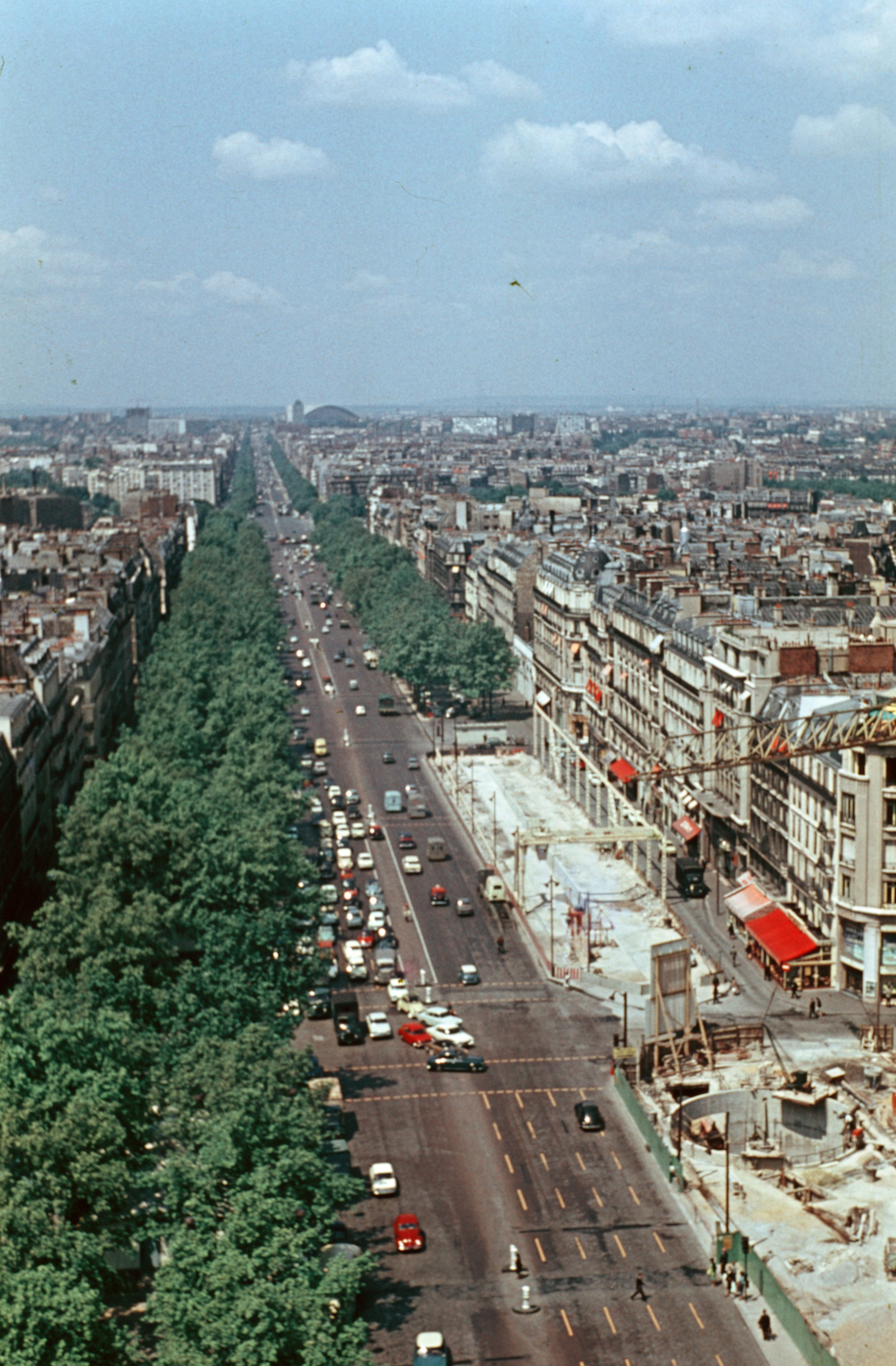 France, Paris, Place Charles de Gaulle, kilátás a Diadalív tetejéröl az Avenue de la Grande Armée felé., 1963, Ladányi Károly, Fortepan #188398