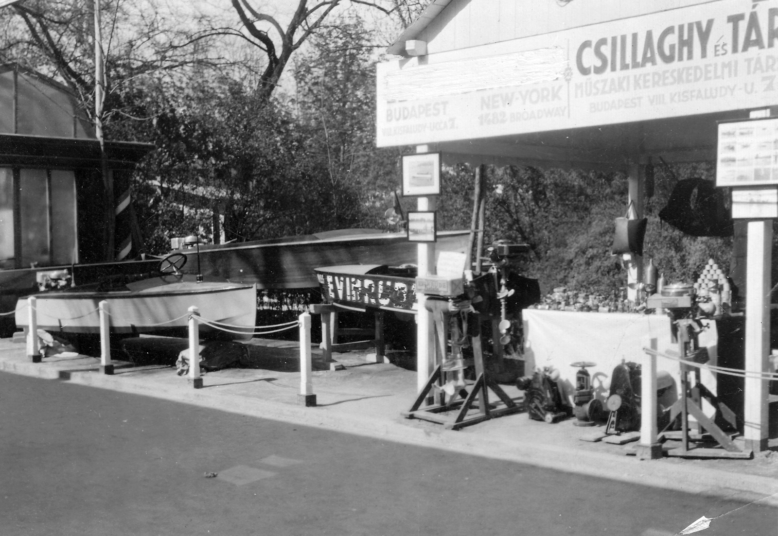 Hungary, Budapest, Ipari Vásár, Evinrude motorcsónak képviselet. Forrás/source: National Archives, Washington, USA, RG151 FC., 1934, Négyesi Pál, motorboat, Fortepan #18843