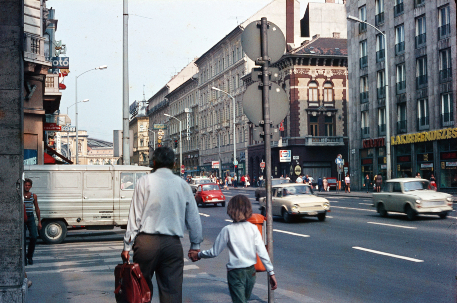 Hungary, Budapest VII.,Budapest VIII., a Rákóczi út az Alsó erdősornál., 1982, Fortepan/Album040, colorful, Budapest, Fortepan #188445