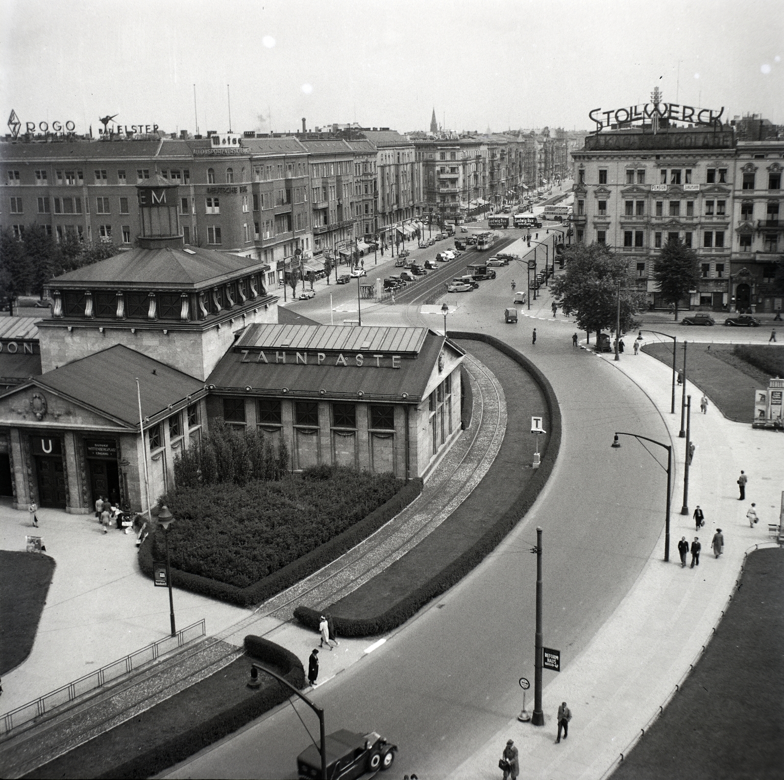 Germany, Berlin, Wittenbergplatz a Kaufhaus des Westens (KaDeWe)-ből nézve, szemben a Kleiststrasse., 1936, Lőrincze Judit, Fortepan #188572