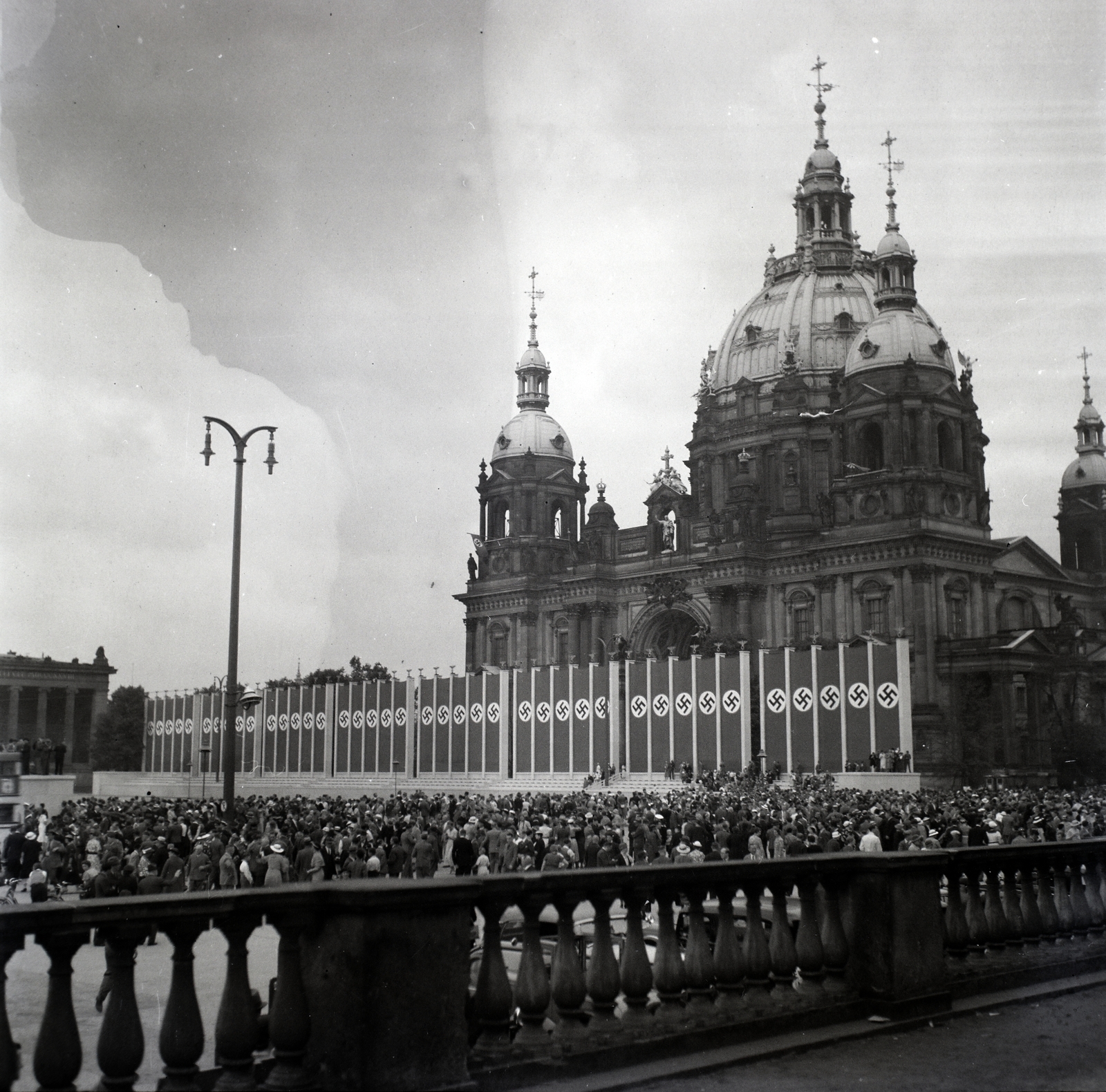 Germany, Berlin, Múzeum-sziget, Lustgarten. Balra az Altes Museum, jobbra a Berlini dóm, a Berliner Schloss felől nézve., 1936, Lőrincze Judit, Fortepan #188612