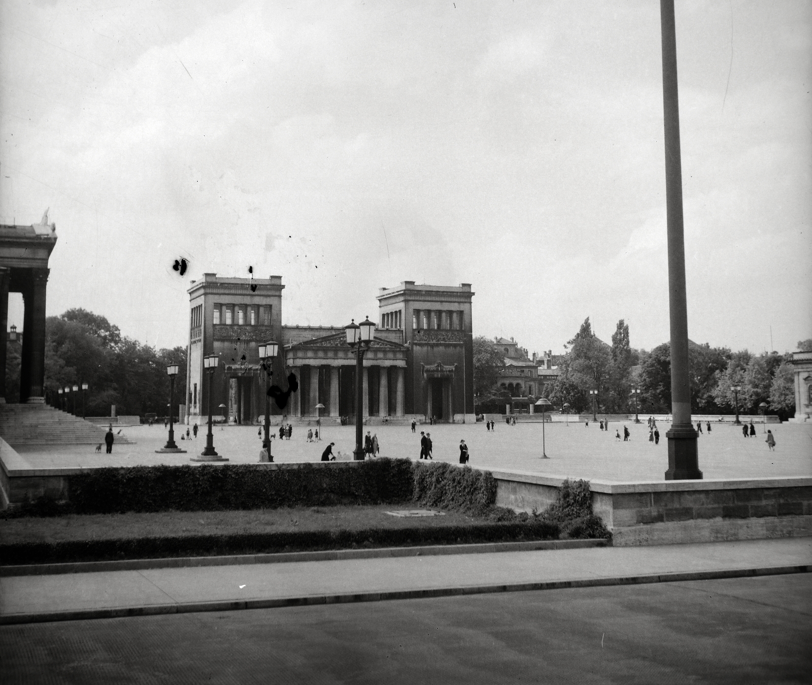 Germany, Munich, Königsplatz (ekkor Königlicher Platz), Propyläen (Leo von Klenze, 1862.)., 1936, Lőrincze Judit, building, square, Fortepan #188634