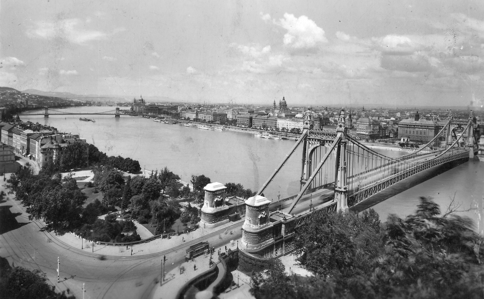 Hungary, Budapest I.,Budapest V., kilátás a Gellérthegyről az Erzsébet híd és a pesti szállodasor felé, szemben távolabb a Szent István-bazilika látható. Balra a Széchenyi Lánchíd., 1936, TEHTUBE, ship, bridge, tram, picture, Danube, eclectic architecture, suspension bridge, Duna-bridge, William Tierney Clark-design, Antal Kherndl-design, Aurél Czekelius-design, Budapest, Fortepan #18866