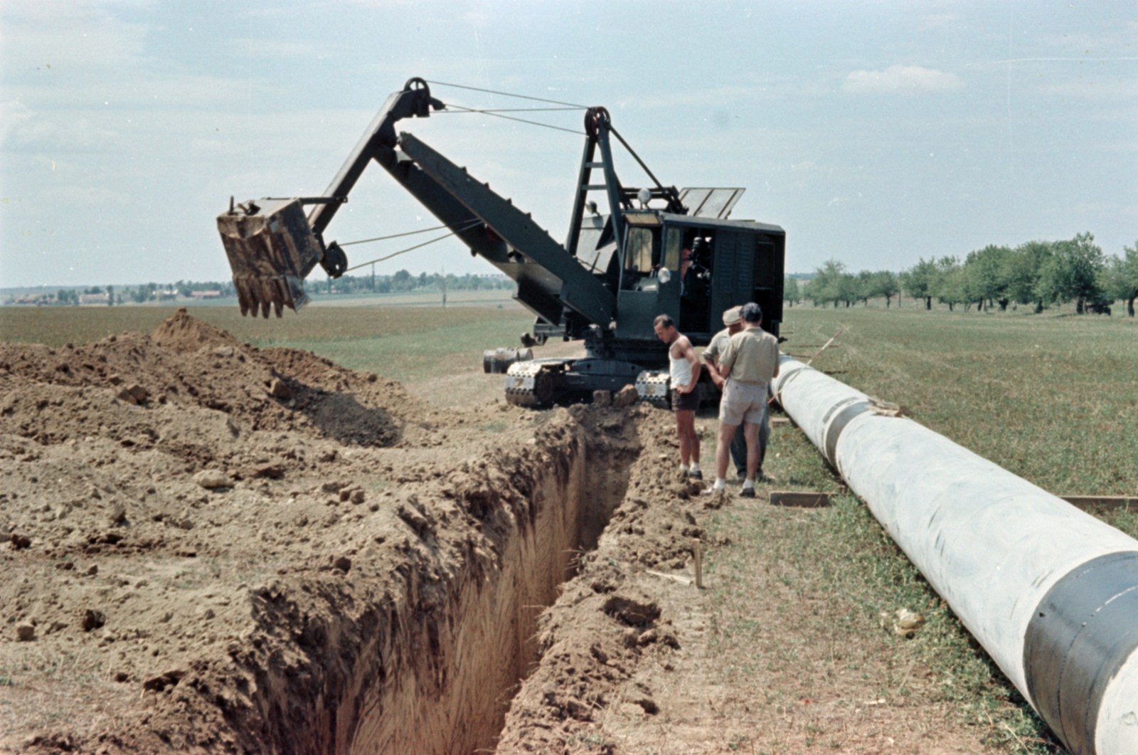 Magyarország, a Mohács-Pécs ivó- és iparivíz távvezeték építkezése., 1959, Lőrincze Judit, színes, markológép, Fortepan #188737