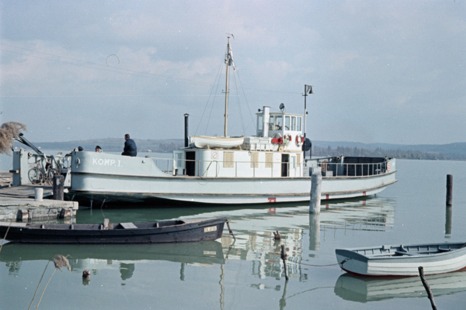 Hungary,Lake Balaton, Tihany, Tihanyrév, a Komp I. a kikötőben., 1961, Lőrincze Judit, colorful, Komp I. ship, Fortepan #188794