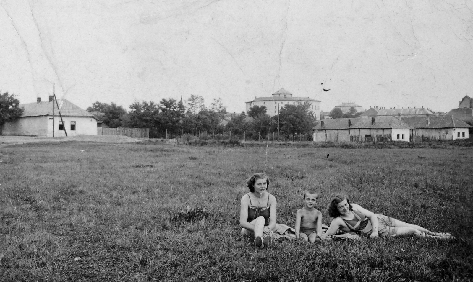 Hungary, Balassagyarmat, Ipolypart, háttérben a börtön., 1938, Torjay Attila, Fortepan #18884