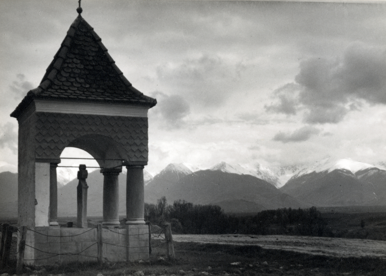 Romania,Transylvania, útmenti kereszt Kercisora környékén, szemben a Fogarasi-havasok., 1941, Magyar Földrajzi Múzeum / Miklós Lajos, Fortepan #188910