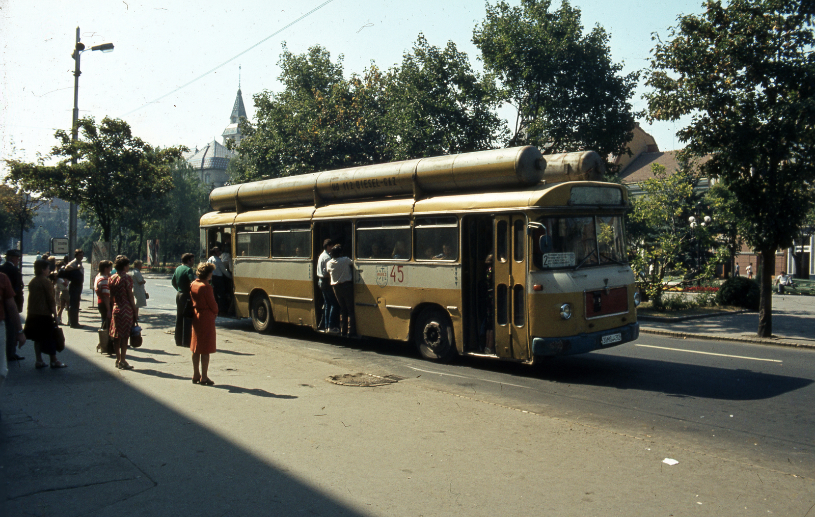 Romania,Transylvania, Târgu Mureș, Rózsák tere (Piața Trandafirilor), Roman 112 típusú gázüzemű autóbusz., 1982, Magyar Földrajzi Múzeum / Nemerkényi, Fortepan #188927