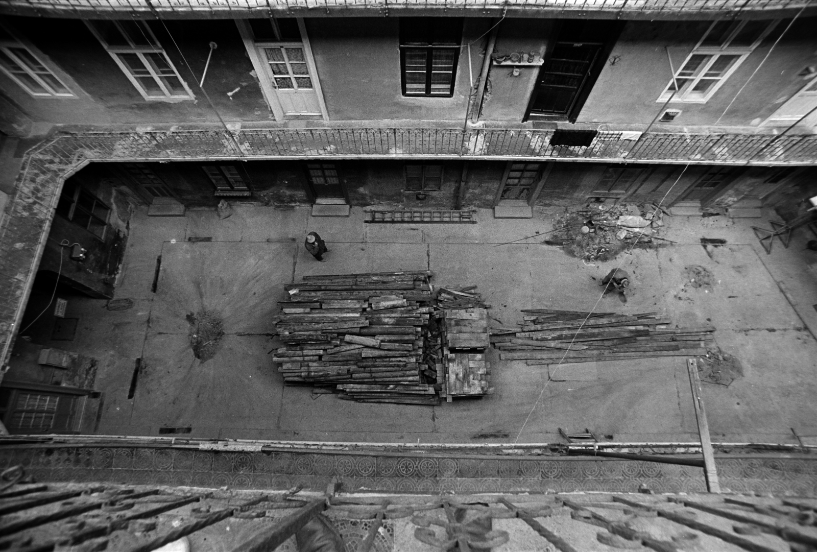 1986, Orosz István, yard, courtyard balcony, tenement house, Fortepan #188954
