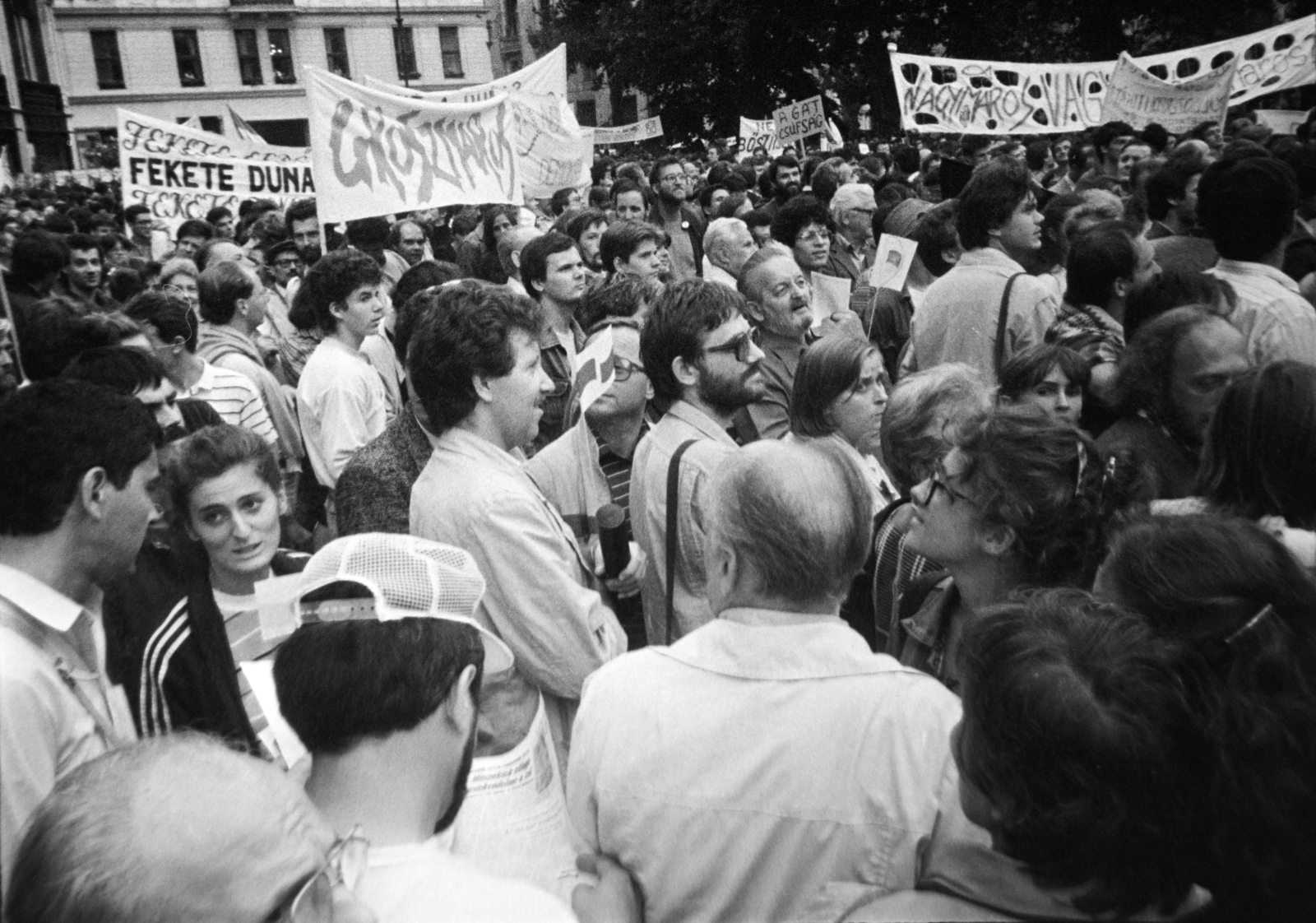 Hungary, Budapest V., Vörösmarty tér, tüntetés a bős-nagymarosi vízlépcsőrendszer felépítése ellen, 1988. szeptember 12-én., 1988, Orosz István, Budapest, regime change, Fortepan #189026