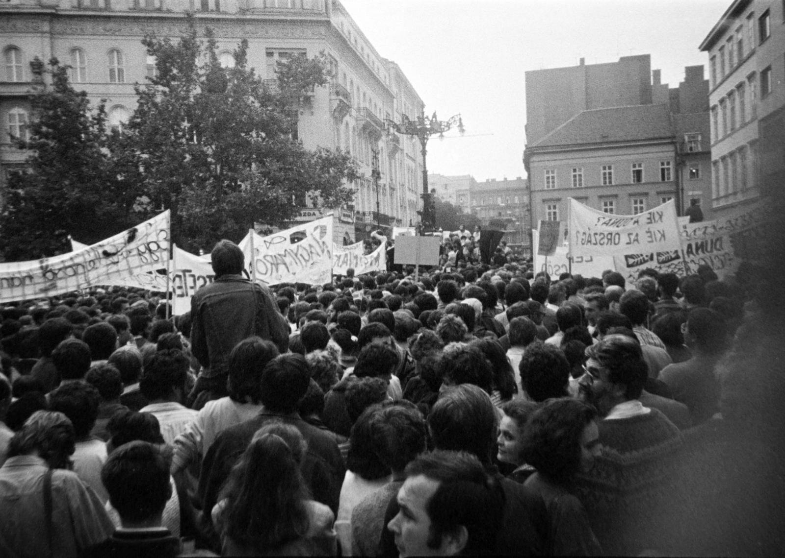 Hungary, Budapest V., Vörösmarty tér, tüntetés a bős-nagymarosi vízlépcsőrendszer felépítése ellen, 1988. szeptember 12-én., 1988, Orosz István, Budapest, regime change, Fortepan #189030