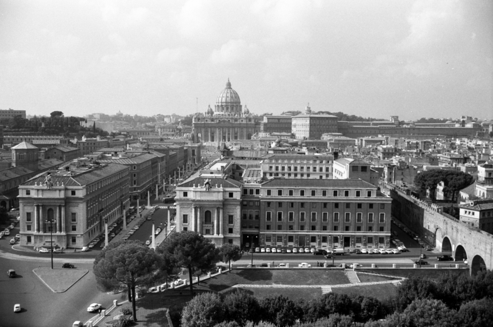 Italy, Rome, a Via della Conciliazione és a Szent Péter bazilika az Angyalvár (Castel Sant'Angelo)-ból nézve., 1960, Palkó Zsolt, picture, Fortepan #189130