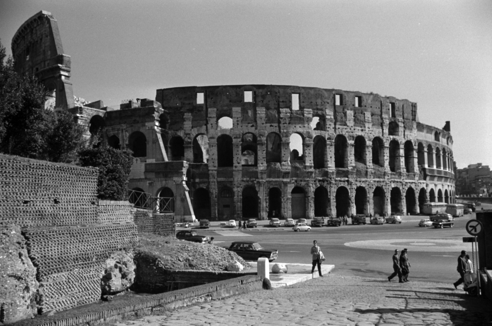 Italy, Rome, Colosseum., 1960, Palkó Zsolt, ancient culture, Roman Empire, World Heritage, Fortepan #189143