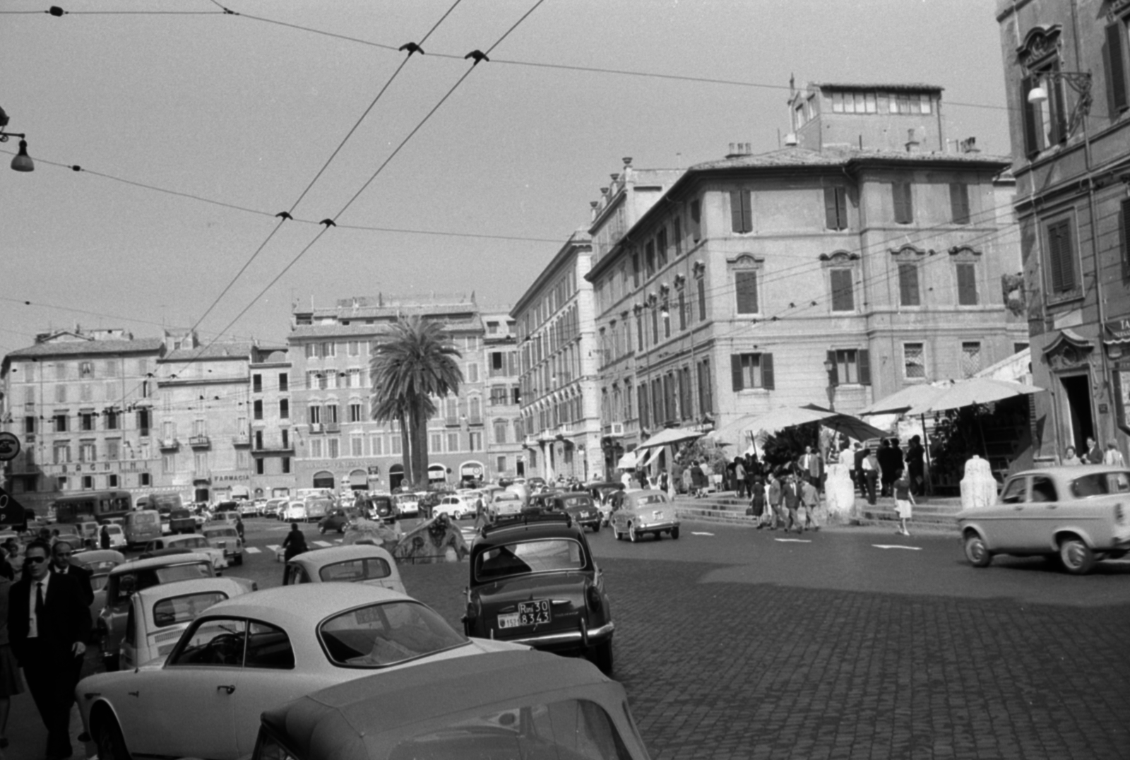 Olaszország, Róma, a Piazza di Spagna., 1960, Palkó Zsolt, pálmafa, utcakép, Fortepan #189162