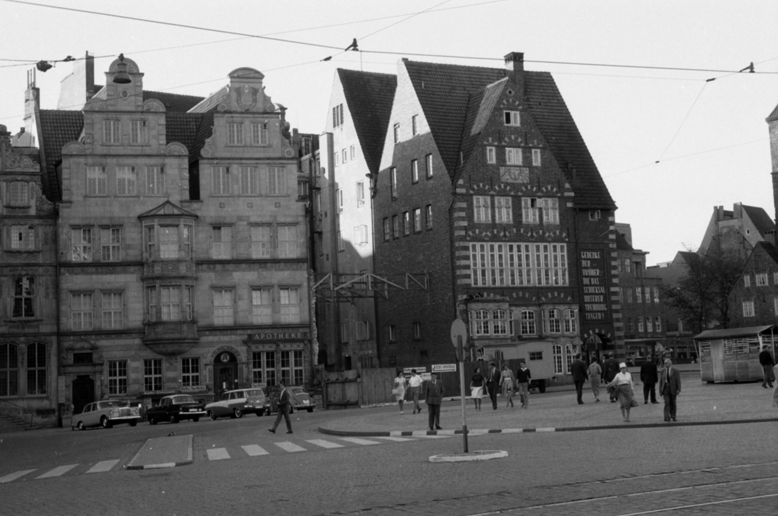 Germany, Bremen, Marktplatz, középen a Raths-gyógyszertár épülete., 1961, Ungvári György, FRG, Fortepan #189196