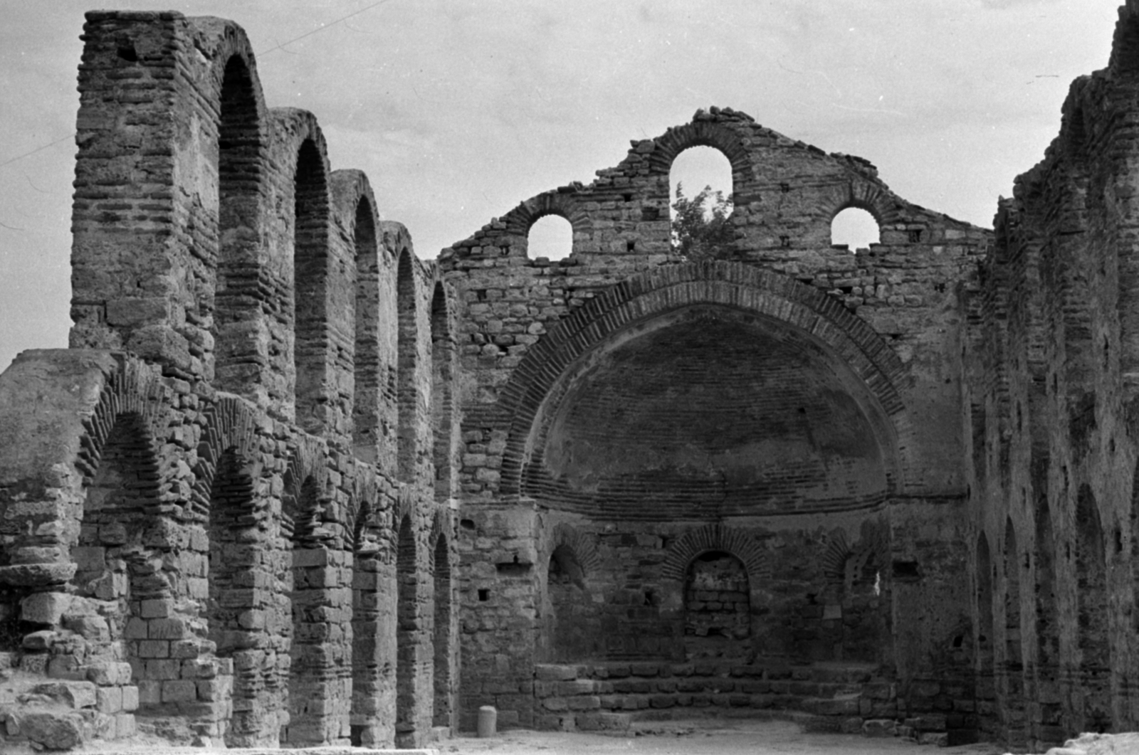 Bulgaria, Nesebar, Szent Szófia-templom., 1961, Ungvári György, church, church interior, ruins, Fortepan #189206