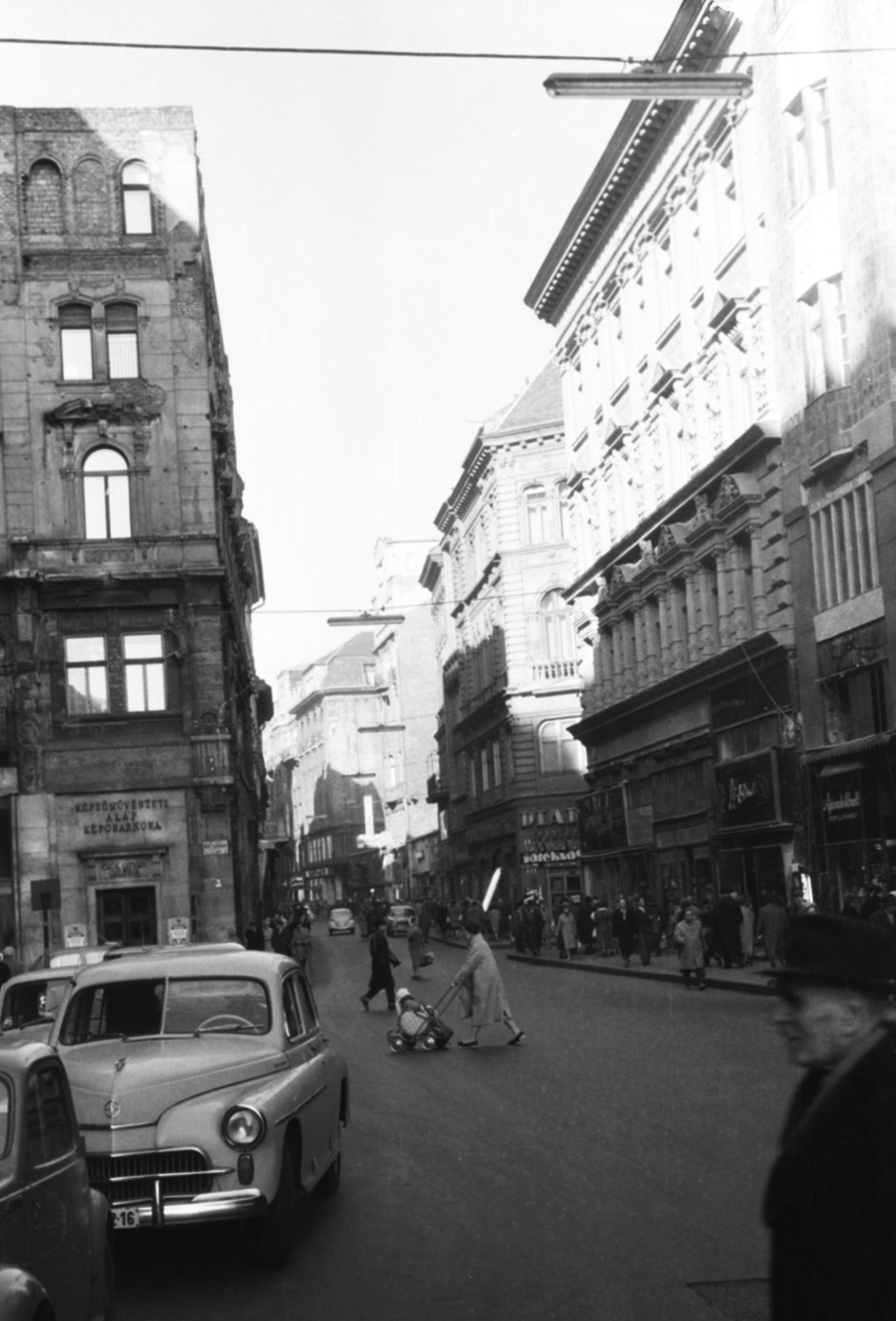 Hungary, Budapest V., Váci utca, balra a Piarista (Pesti Barnabás) utca., 1961, Ungvári György, Budapest, Fortepan #189216